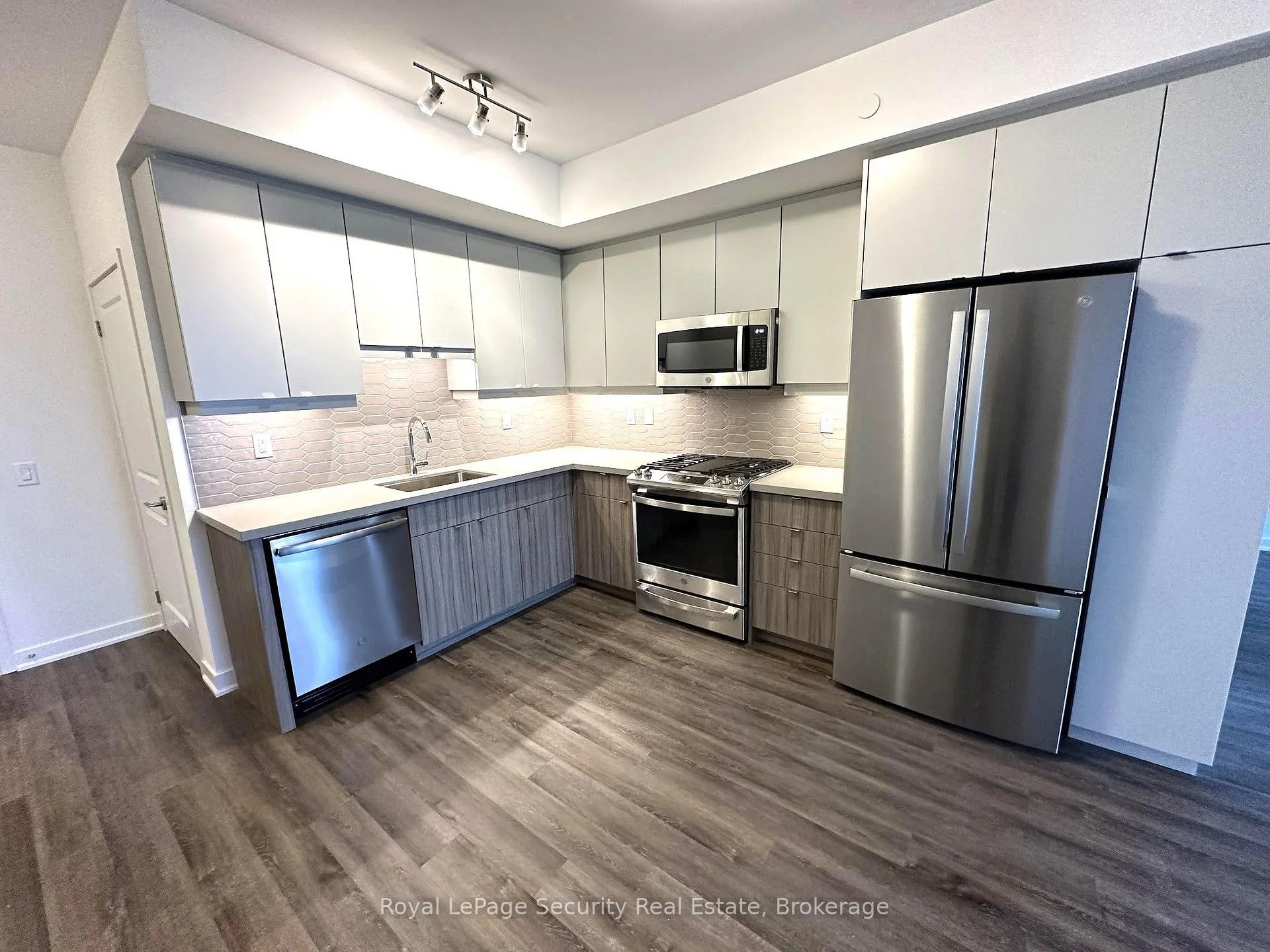 Photo 8 of Unit 1304, 2007 James Street, Burlington, Brant — HOMEH