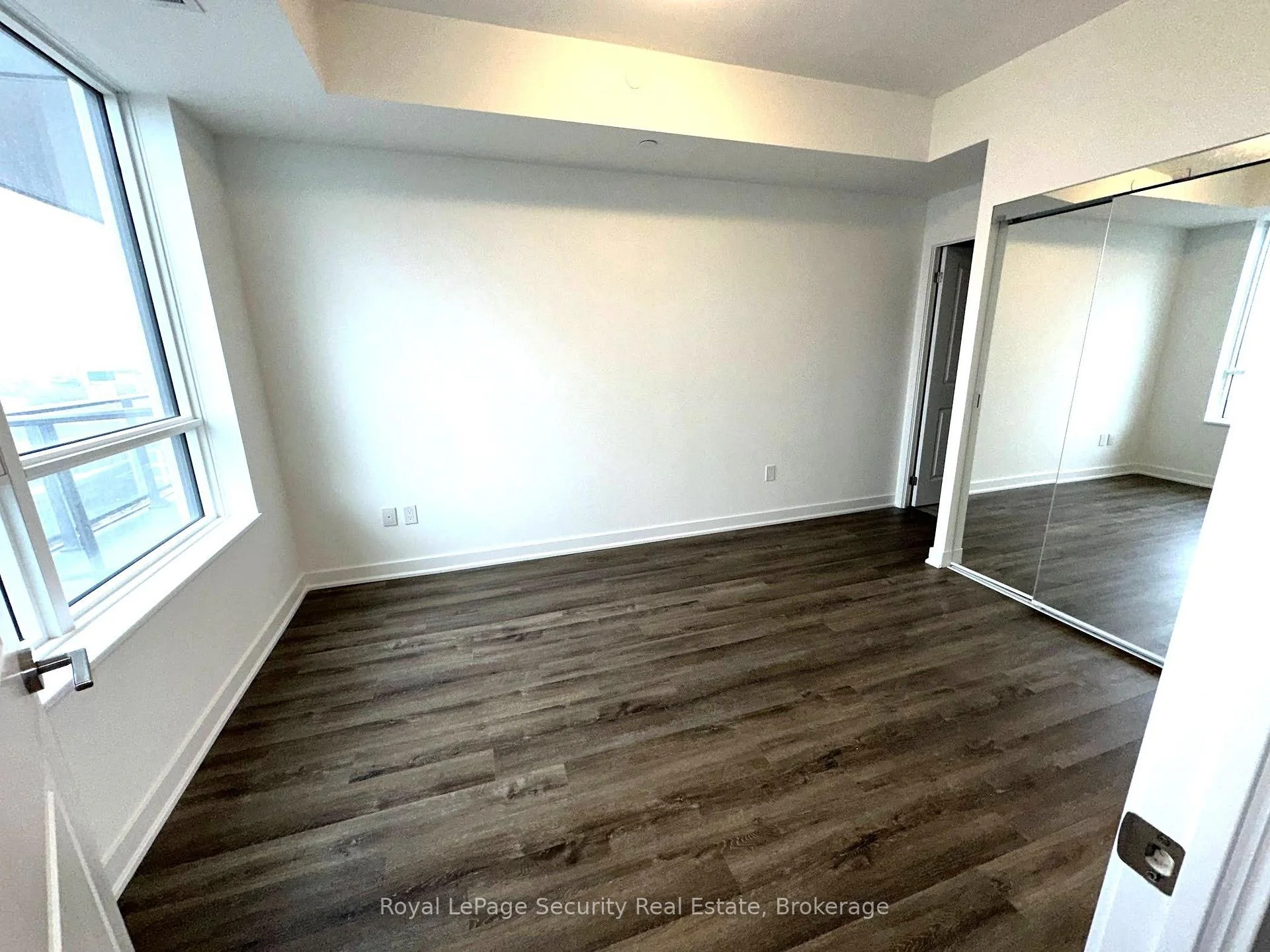 Photo 10 of Unit 1304, 2007 James Street, Burlington, Brant — HOMEH