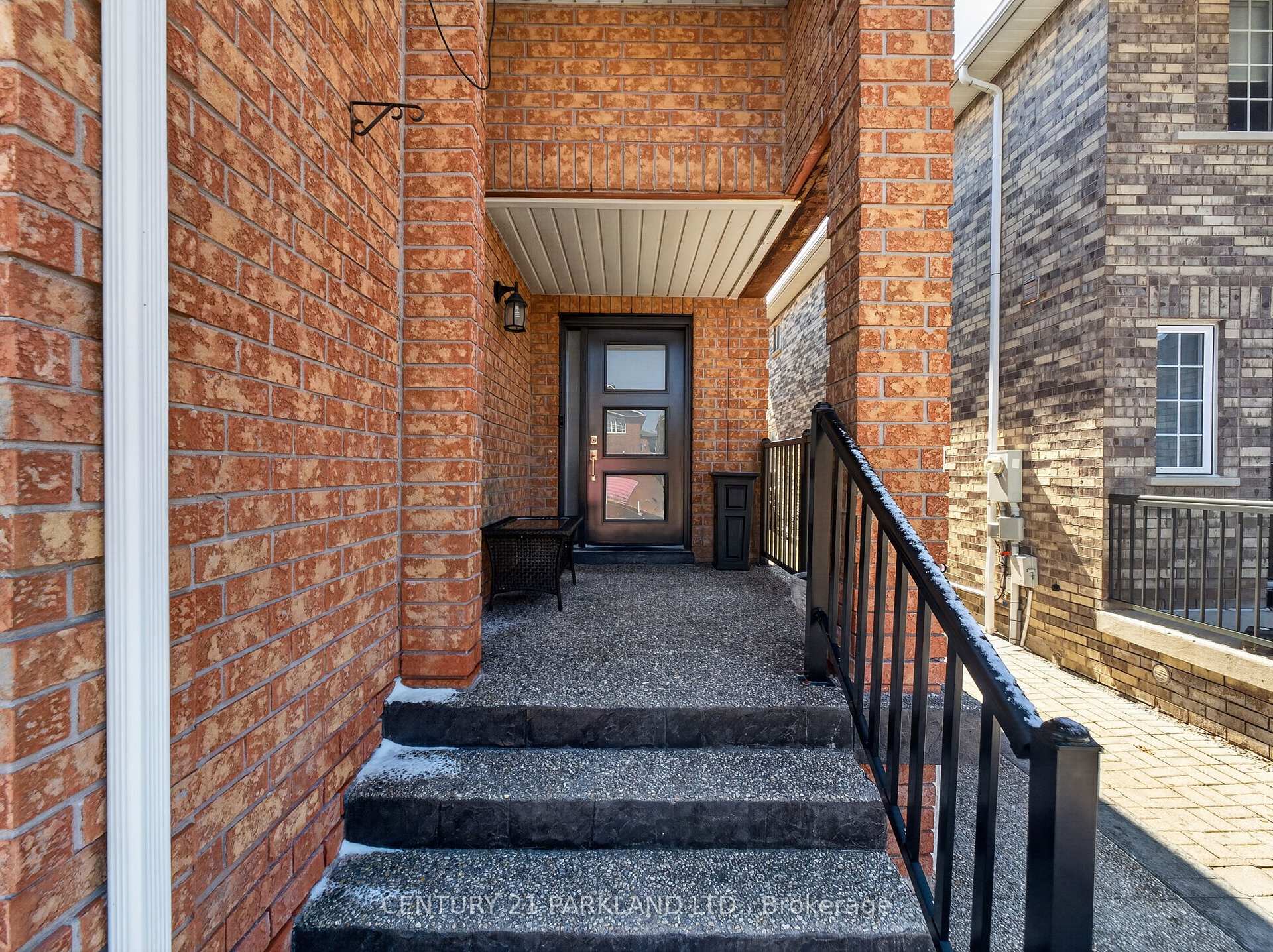 Photo 2 of 181 Purcell Crescent, Vaughan, Maple — HOMEH