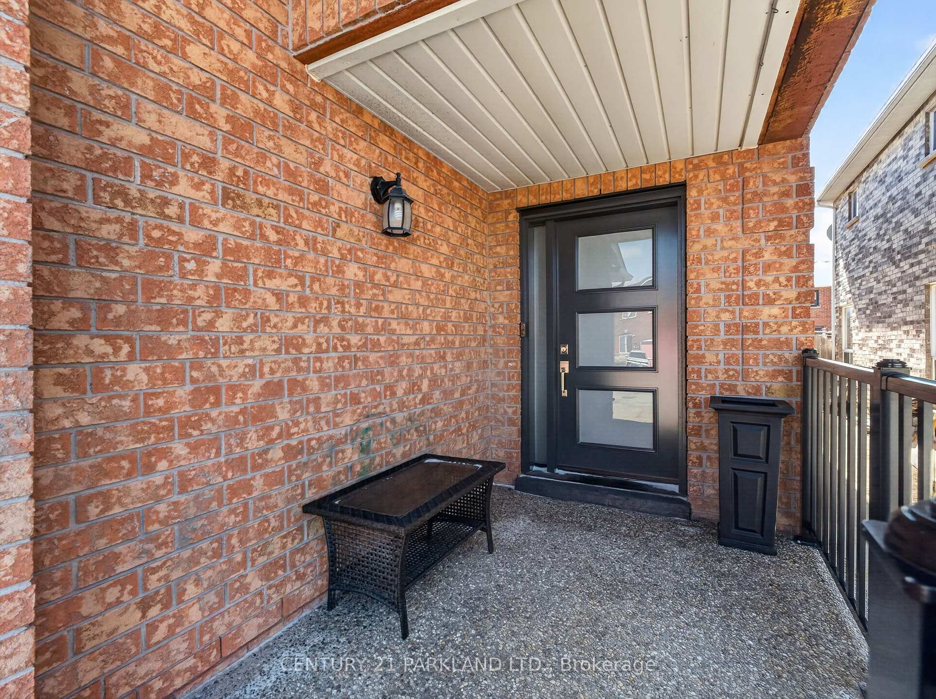 Photo 3 of 181 Purcell Crescent, Vaughan, Maple — HOMEH