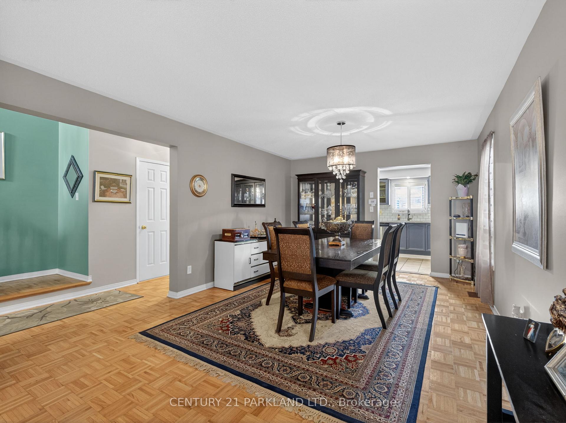Photo 9 of 181 Purcell Crescent, Vaughan, Maple — HOMEH