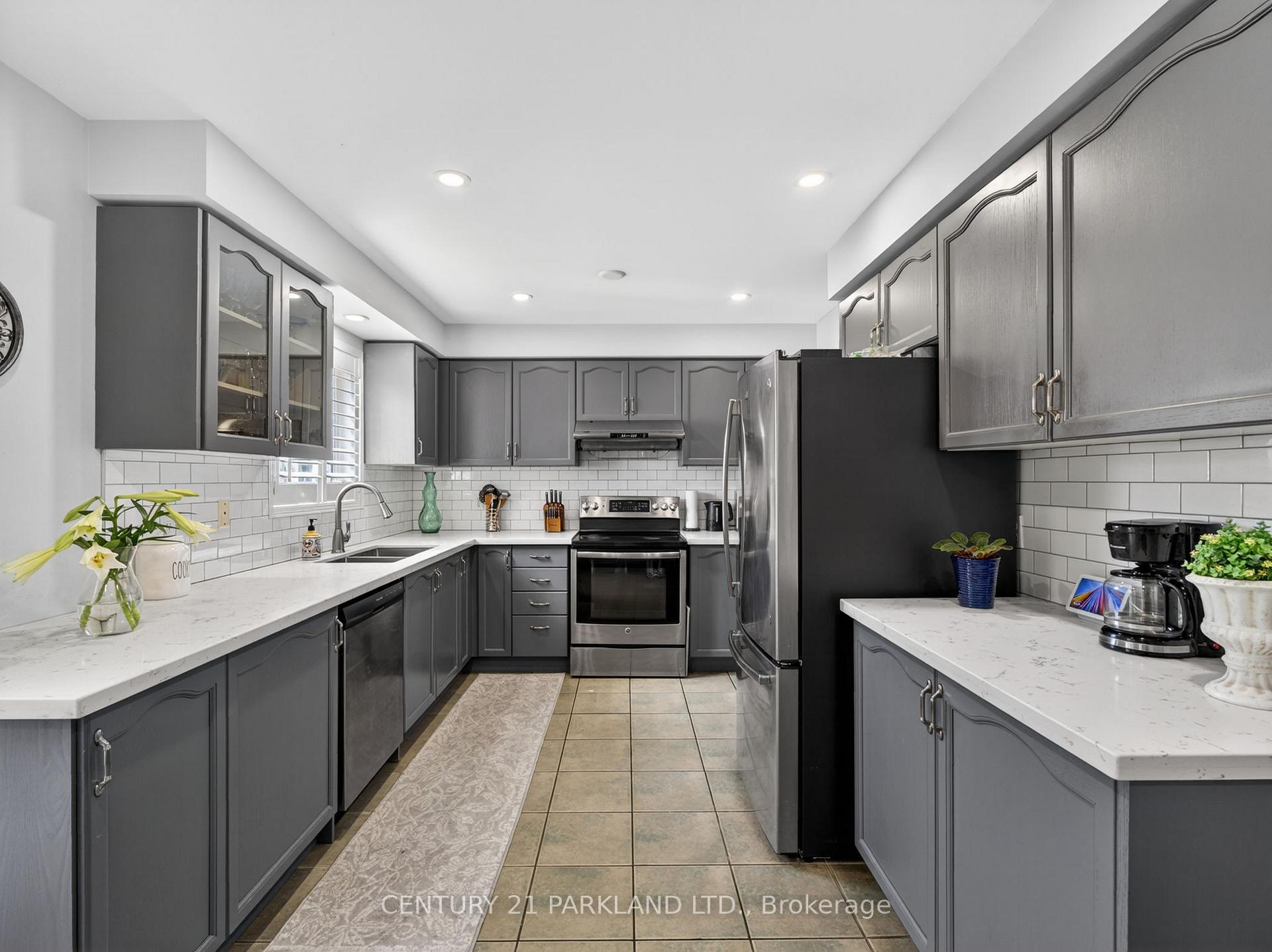 Photo 12 of 181 Purcell Crescent, Vaughan, Maple — HOMEH