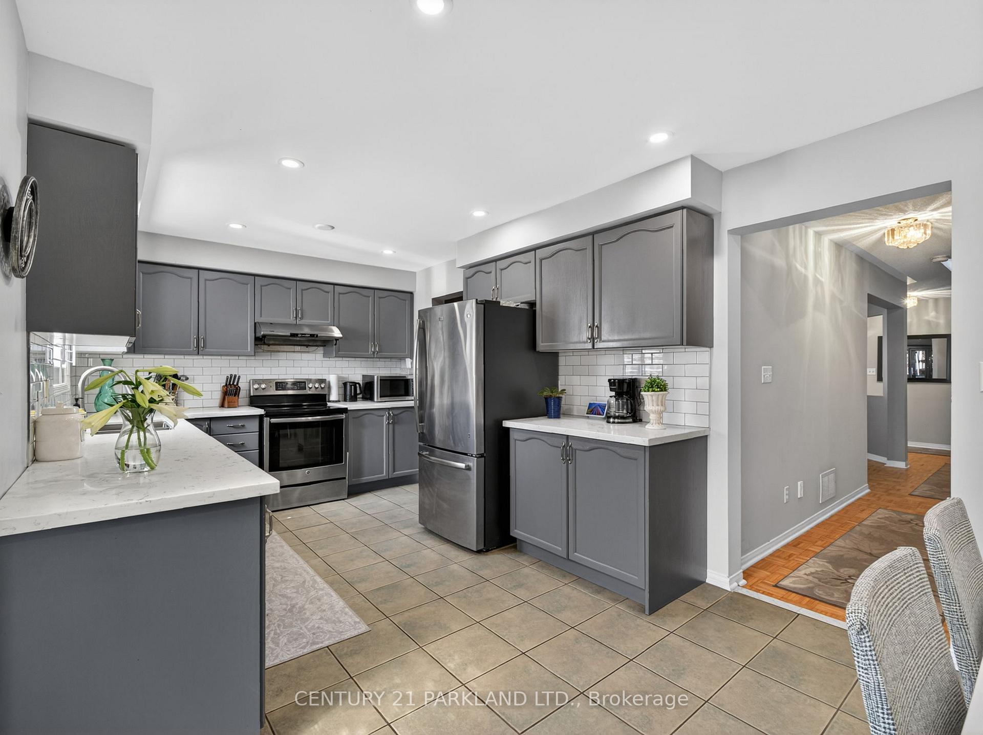 Photo 13 of 181 Purcell Crescent, Vaughan, Maple — HOMEH