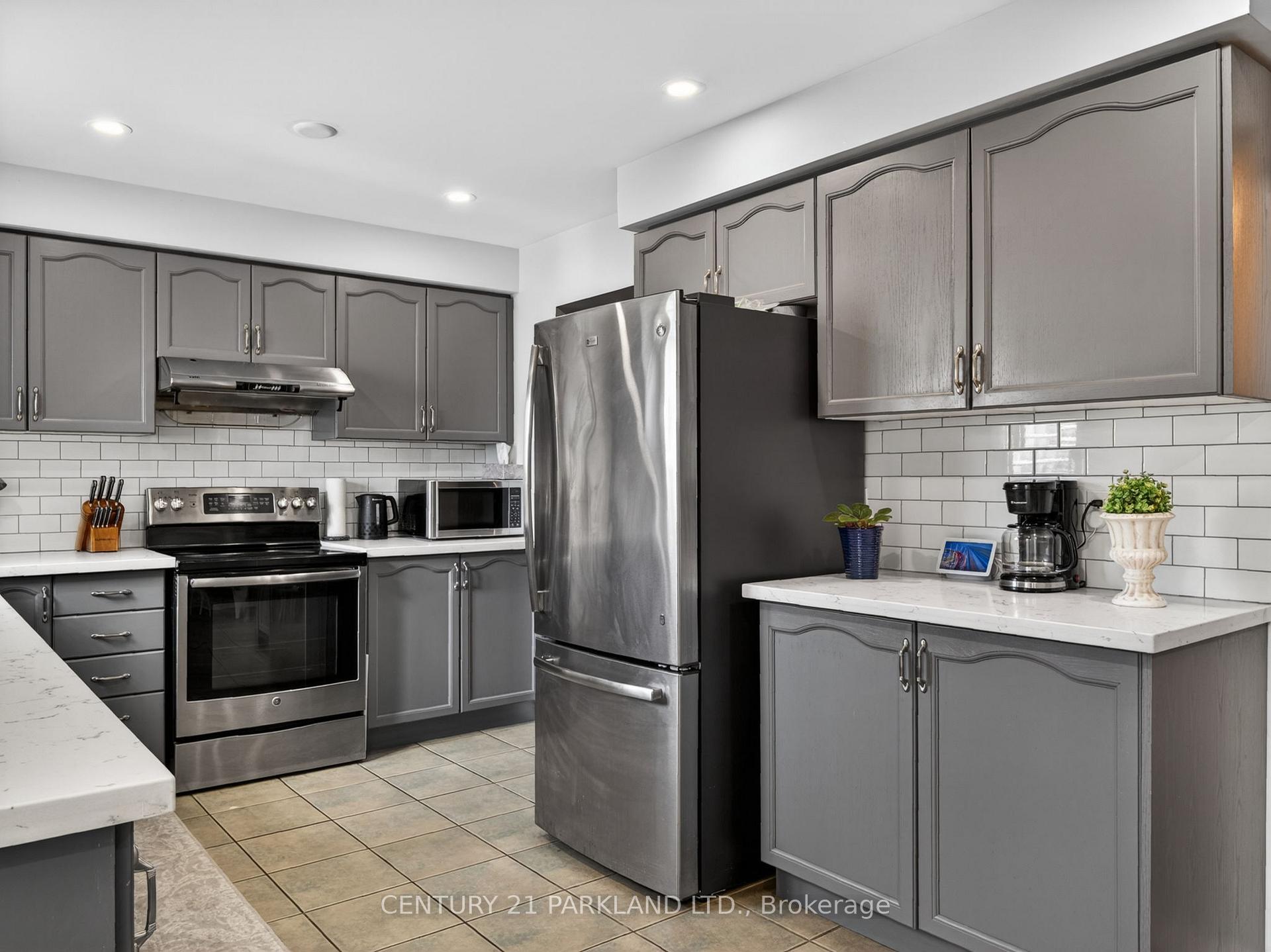 Photo 14 of 181 Purcell Crescent, Vaughan, Maple — HOMEH