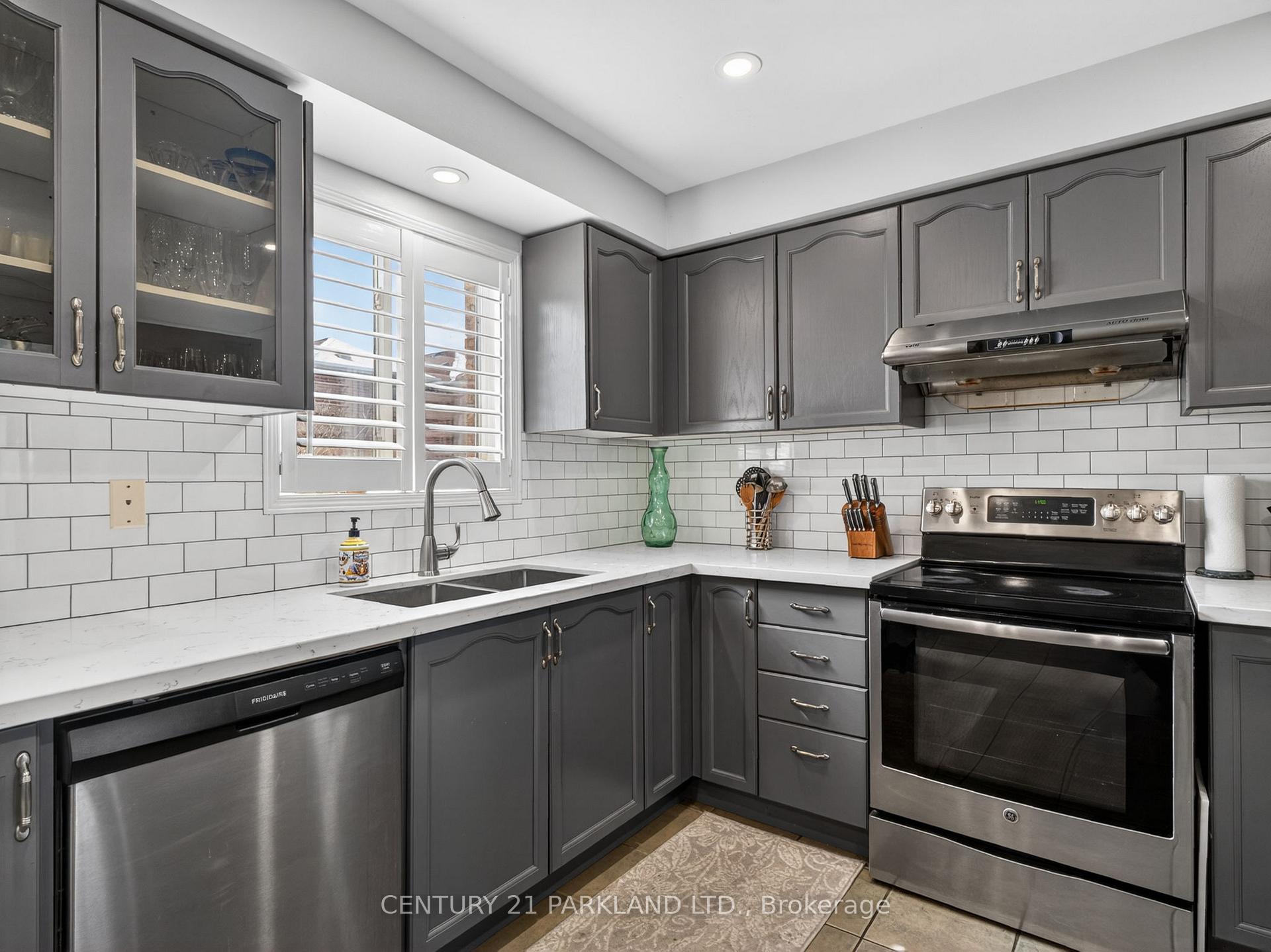 Photo 15 of 181 Purcell Crescent, Vaughan, Maple — HOMEH