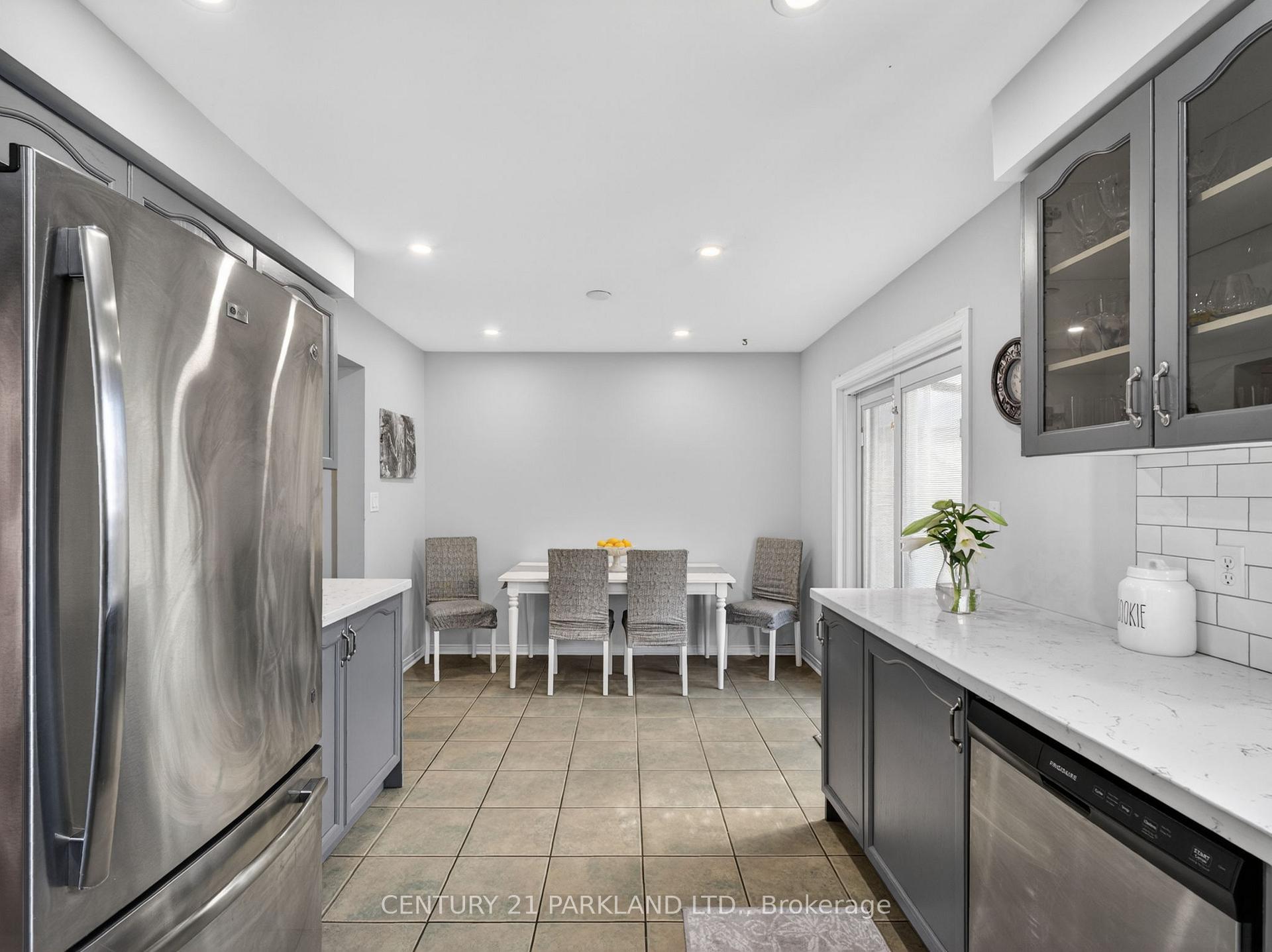 Photo 16 of 181 Purcell Crescent, Vaughan, Maple — HOMEH