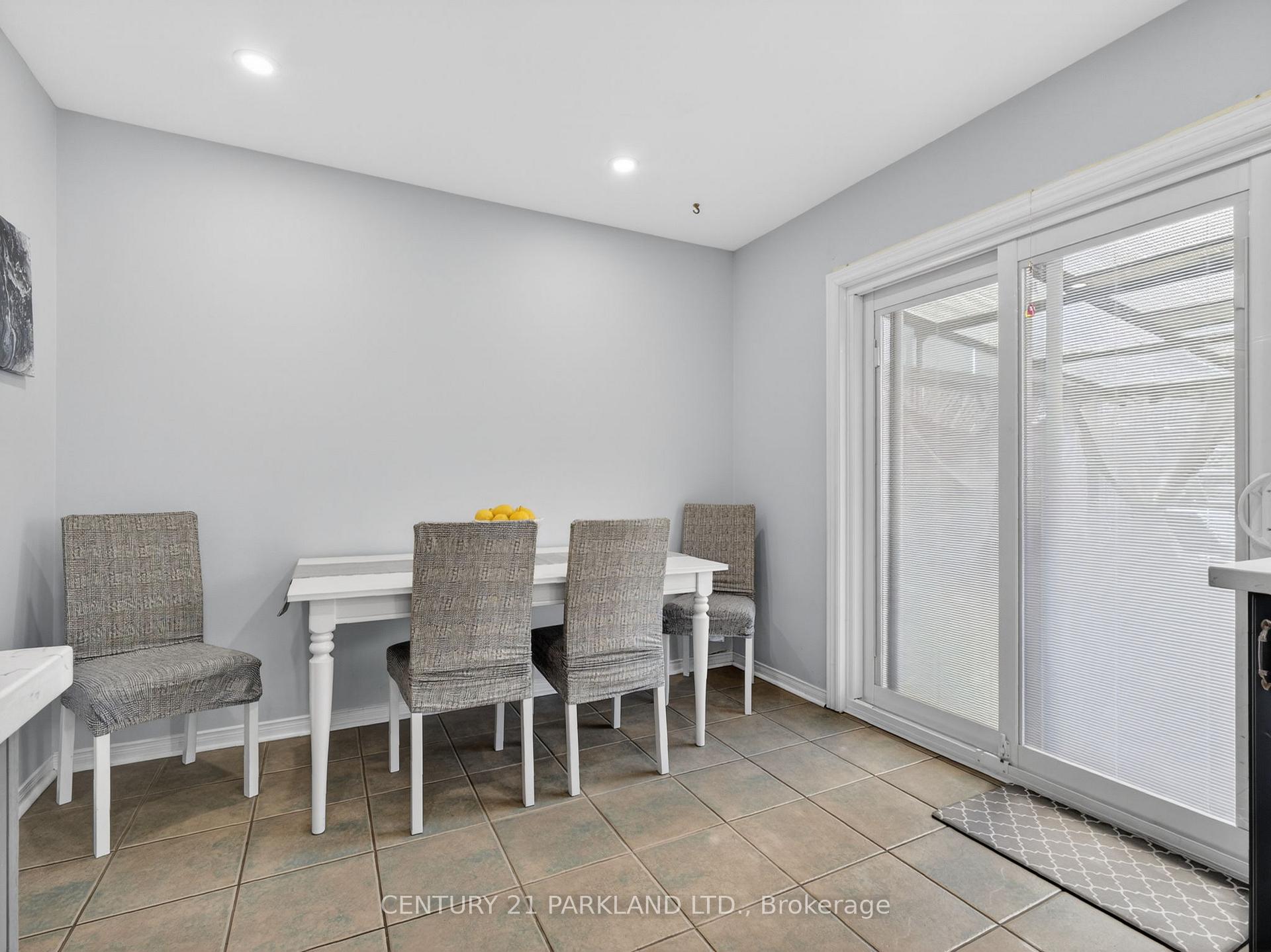 Photo 17 of 181 Purcell Crescent, Vaughan, Maple — HOMEH