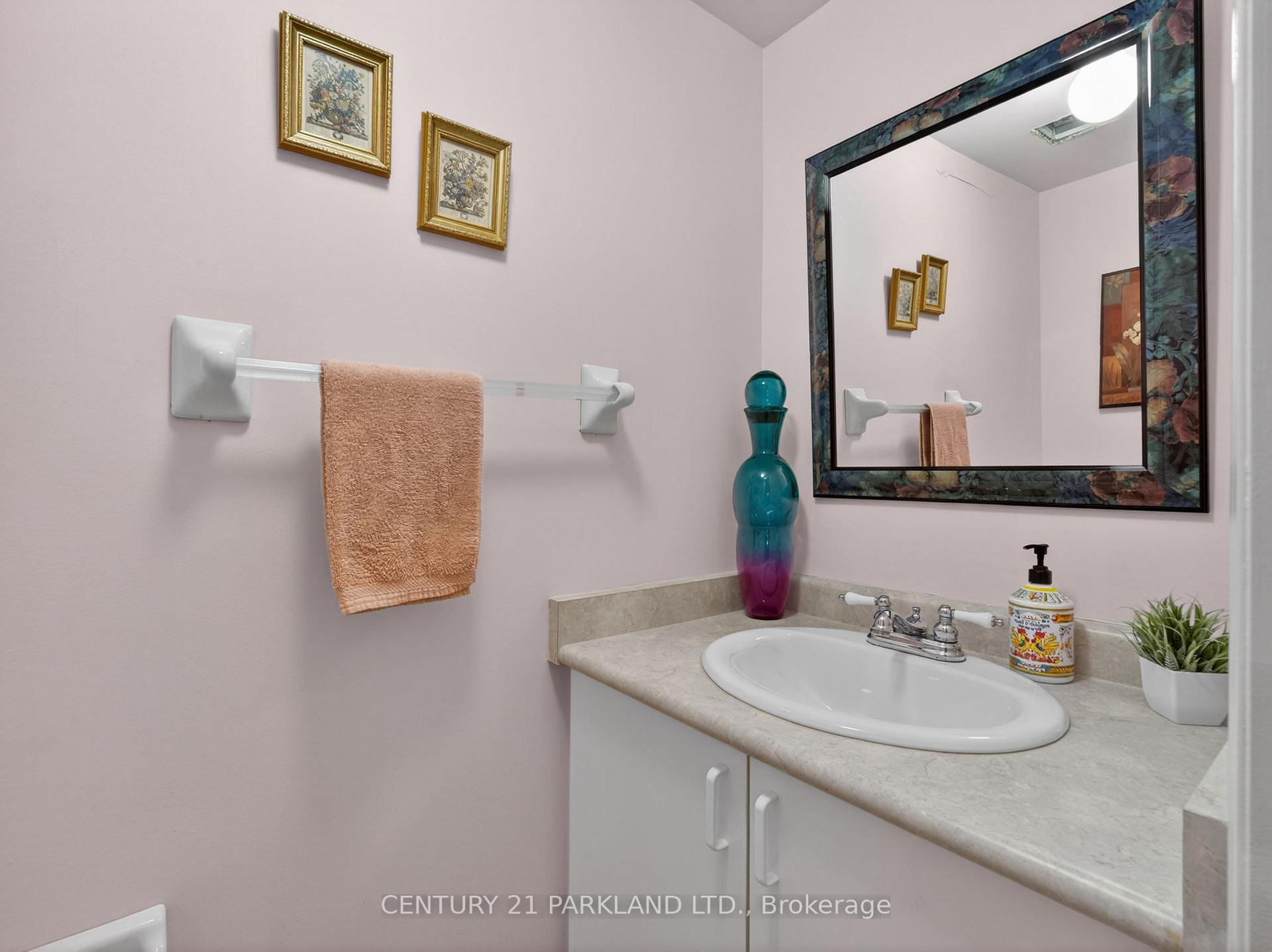 Photo 18 of 181 Purcell Crescent, Vaughan, Maple — HOMEH