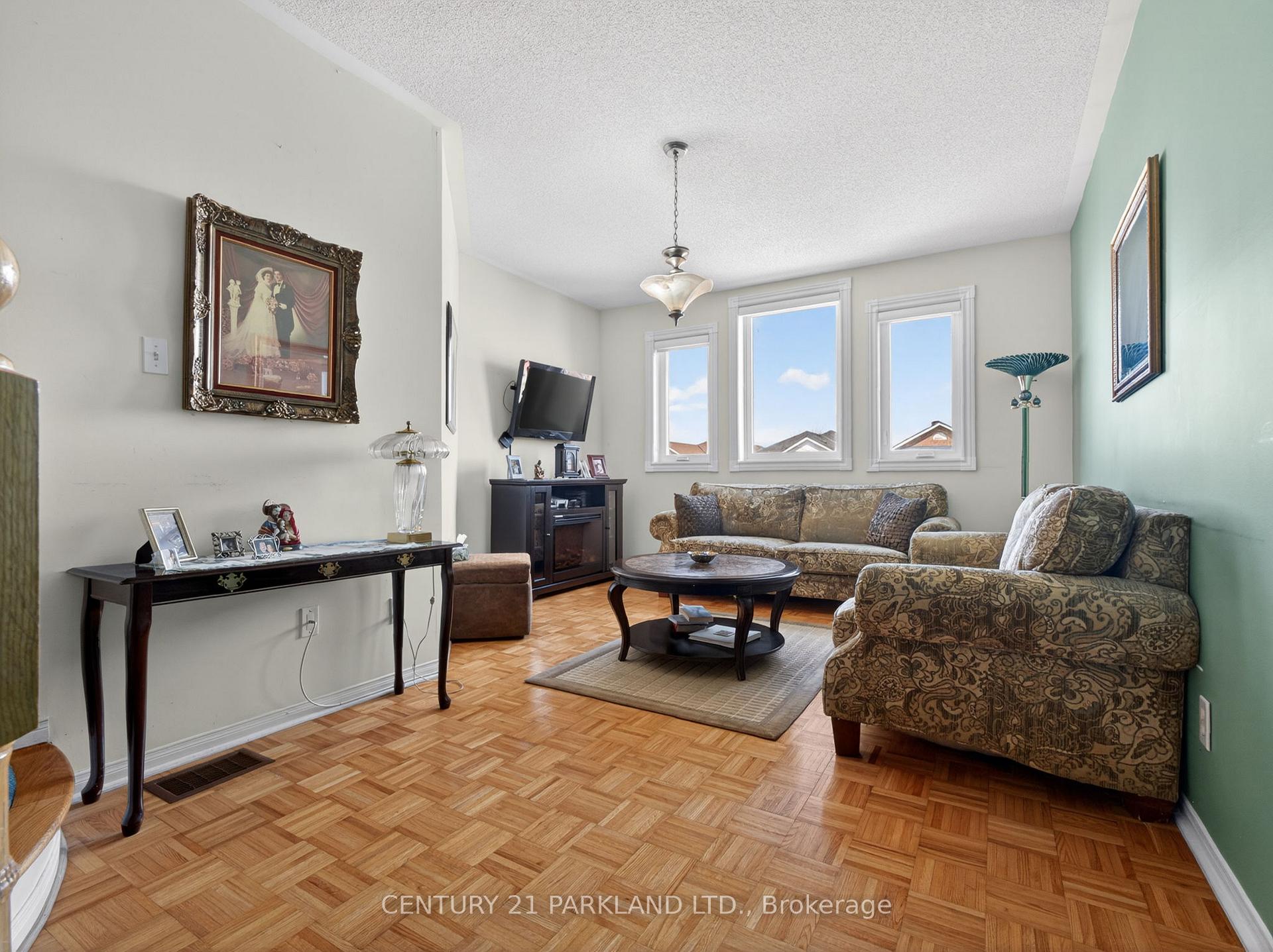 Photo 21 of 181 Purcell Crescent, Vaughan, Maple — HOMEH