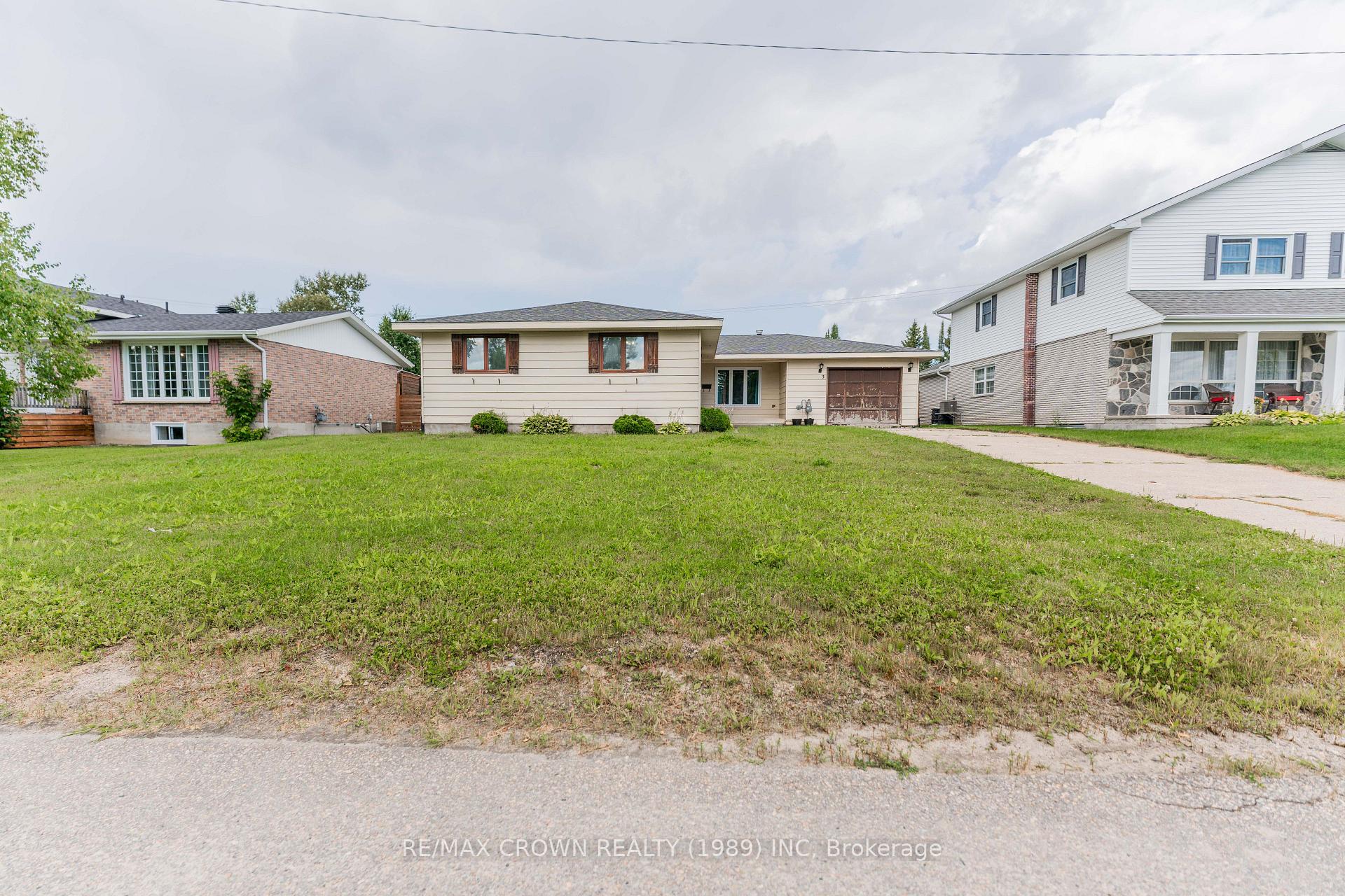 Photo 50 of 3 Clark Street, Kapuskasing — HOMEH