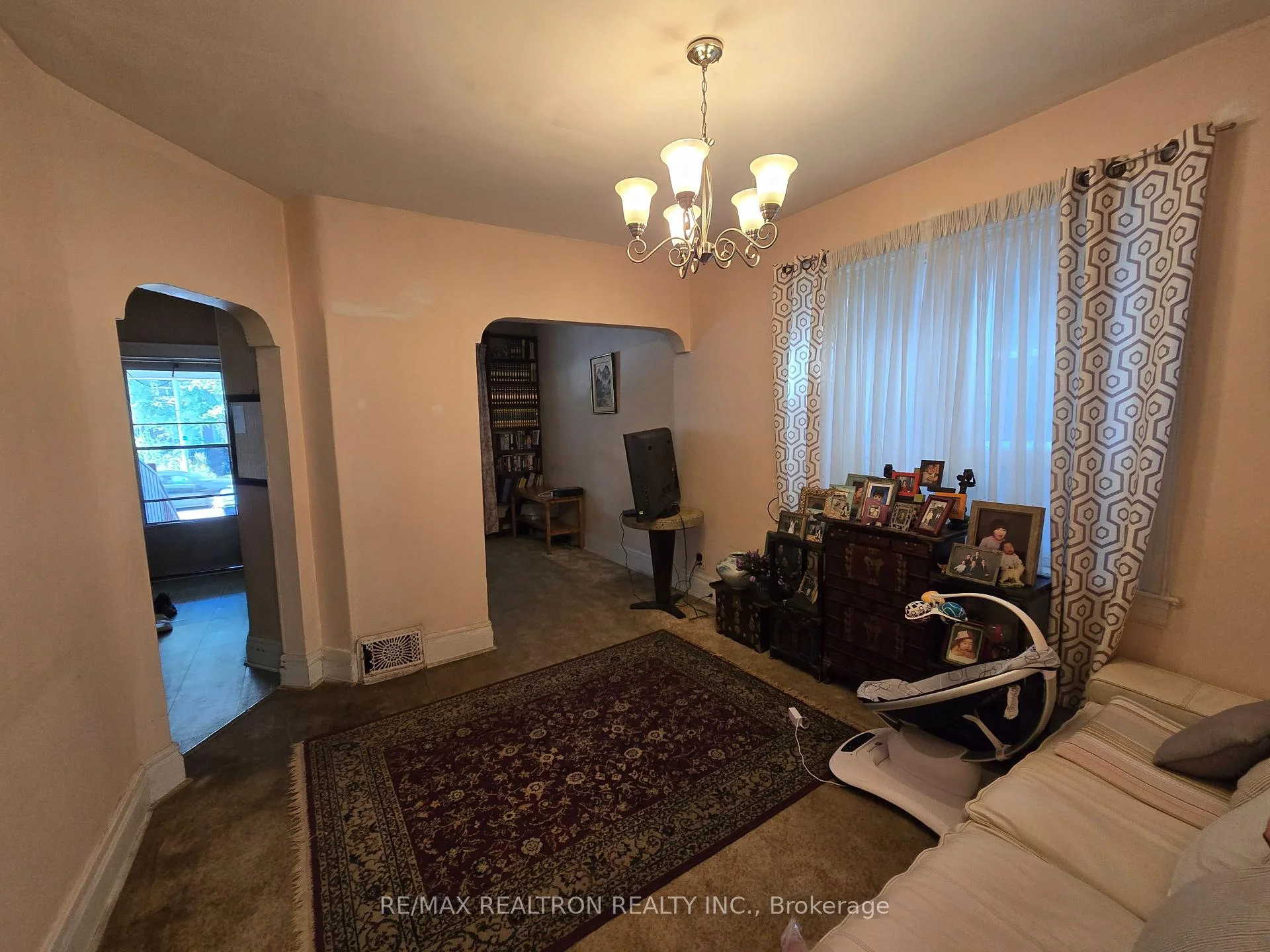 Photo 5 of 259 Woodbine Avenue, Toronto, The Beaches — HOMEH