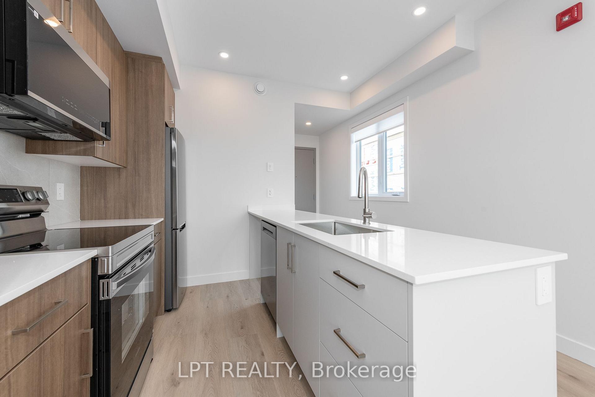 Photo 5 of Unit 7, 249 Columbus Avenue, Ottawa, Overbrook/Castle Heights — HOMEH