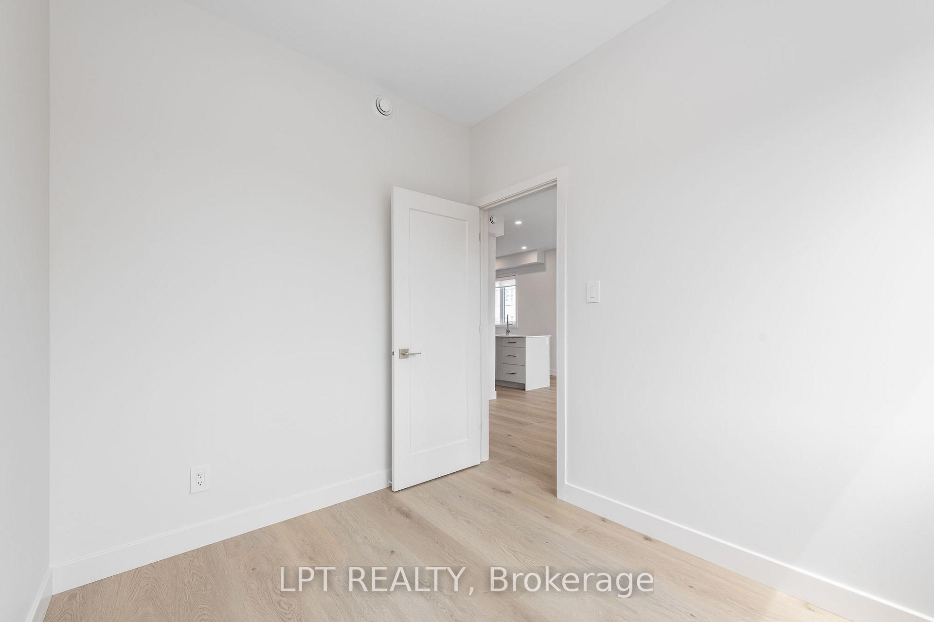 Photo 11 of Unit 7, 249 Columbus Avenue, Ottawa, Overbrook/Castle Heights — HOMEH