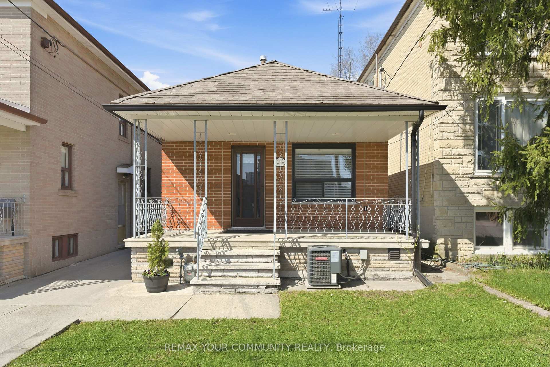 Photo 2 of 172 Times Road, North York, Briar Hill-Belgravia — HOMEH