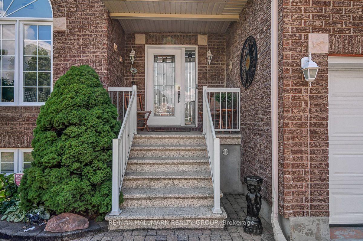 Photo 2 of 75 Lloydalex Crescent, Ottawa, Stittsville (North) — HOMEH