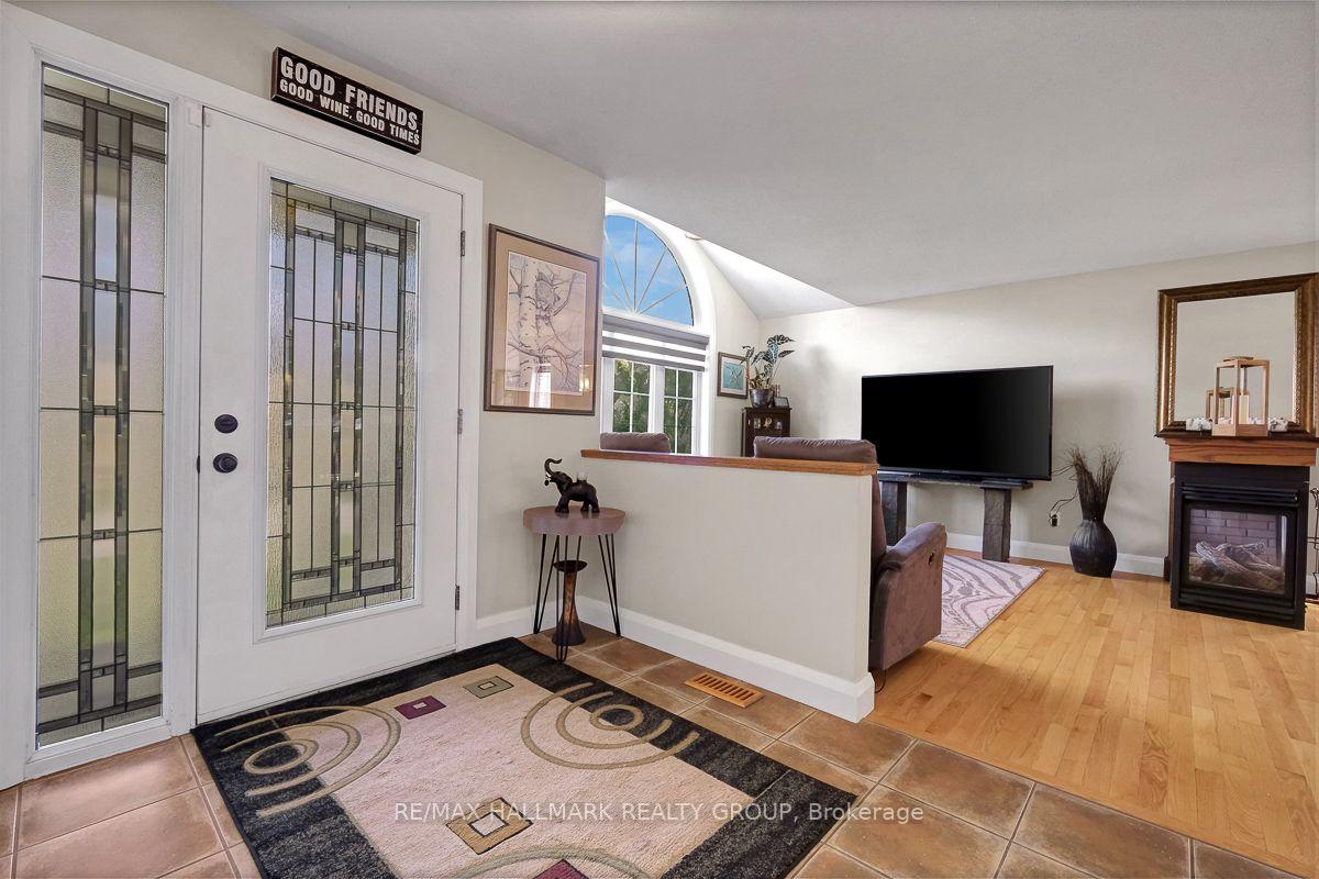 Photo 5 of 75 Lloydalex Crescent, Ottawa, Stittsville (North) — HOMEH
