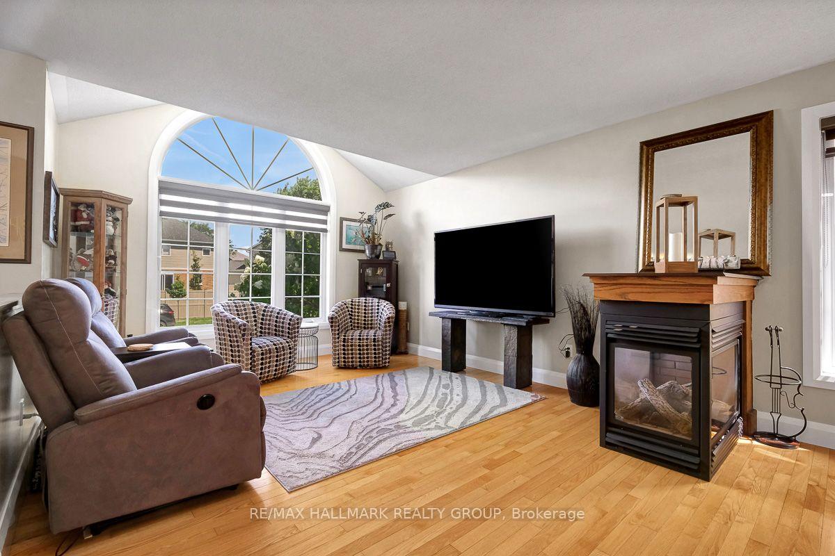 Photo 6 of 75 Lloydalex Crescent, Ottawa, Stittsville (North) — HOMEH