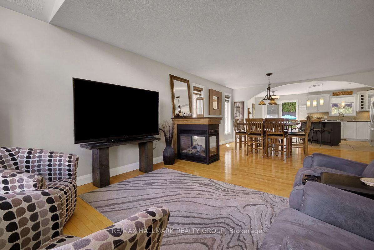Photo 8 of 75 Lloydalex Crescent, Ottawa, Stittsville (North) — HOMEH