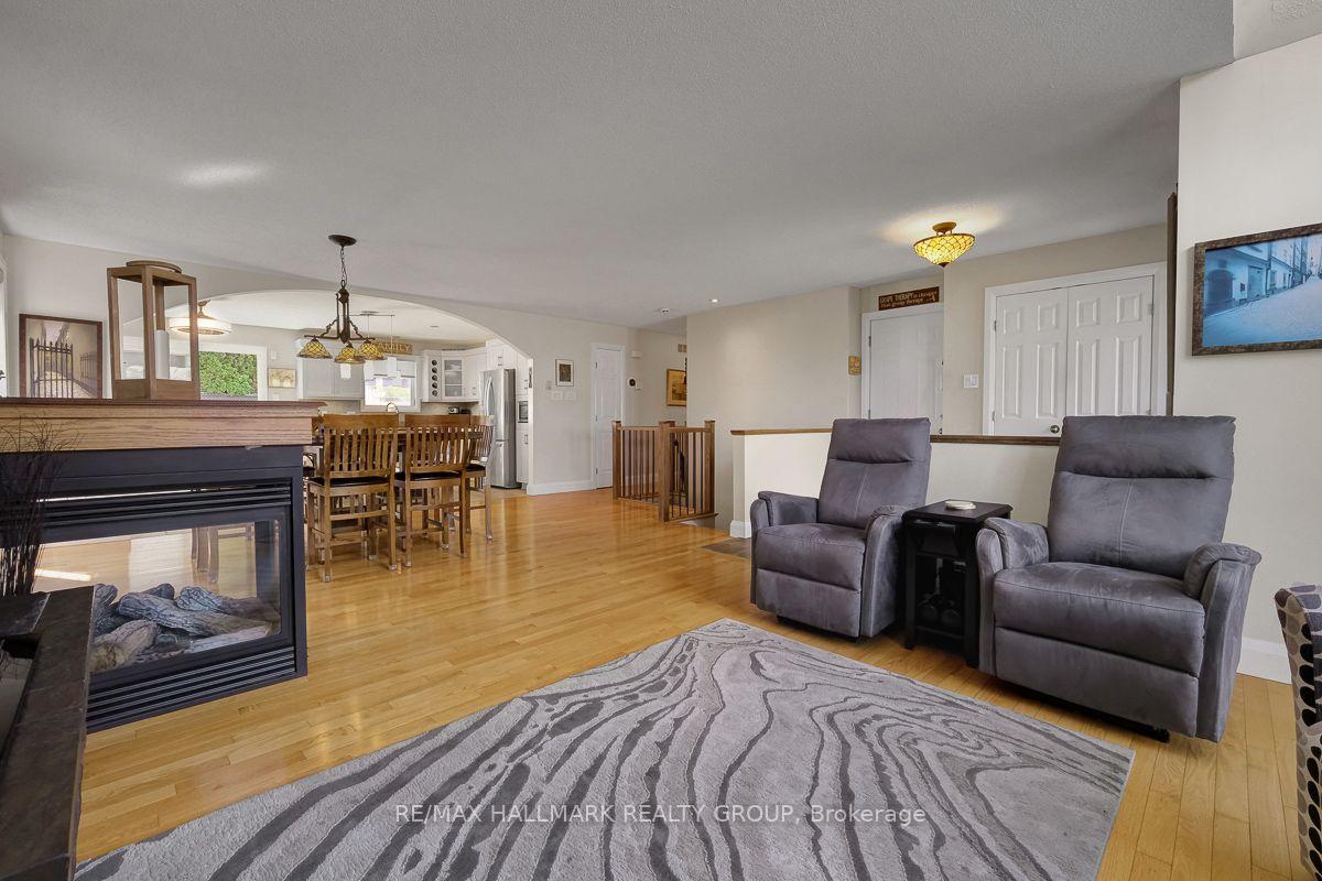 Photo 9 of 75 Lloydalex Crescent, Ottawa, Stittsville (North) — HOMEH
