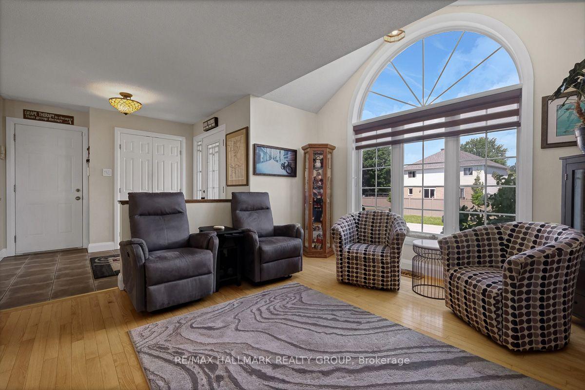 Photo 10 of 75 Lloydalex Crescent, Ottawa, Stittsville (North) — HOMEH