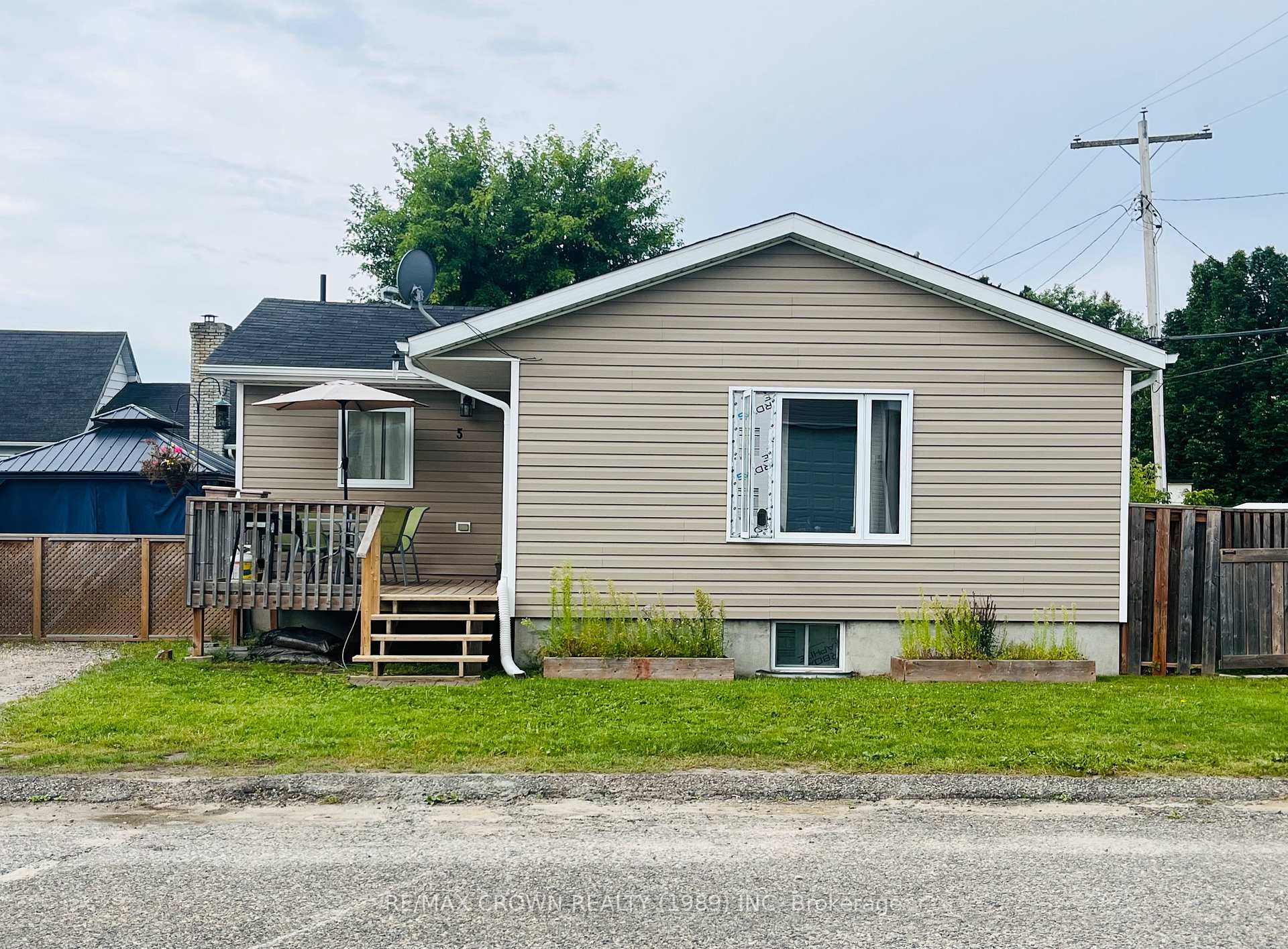 Photo 2 of 5 Glen Avenue, Cochrane — HOMEH