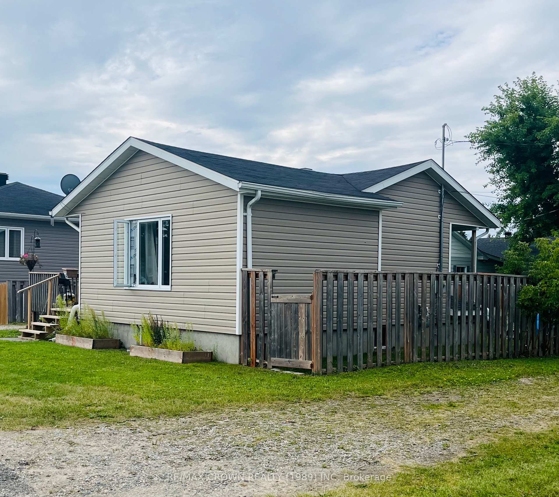 Photo 4 of 5 Glen Avenue, Cochrane — HOMEH