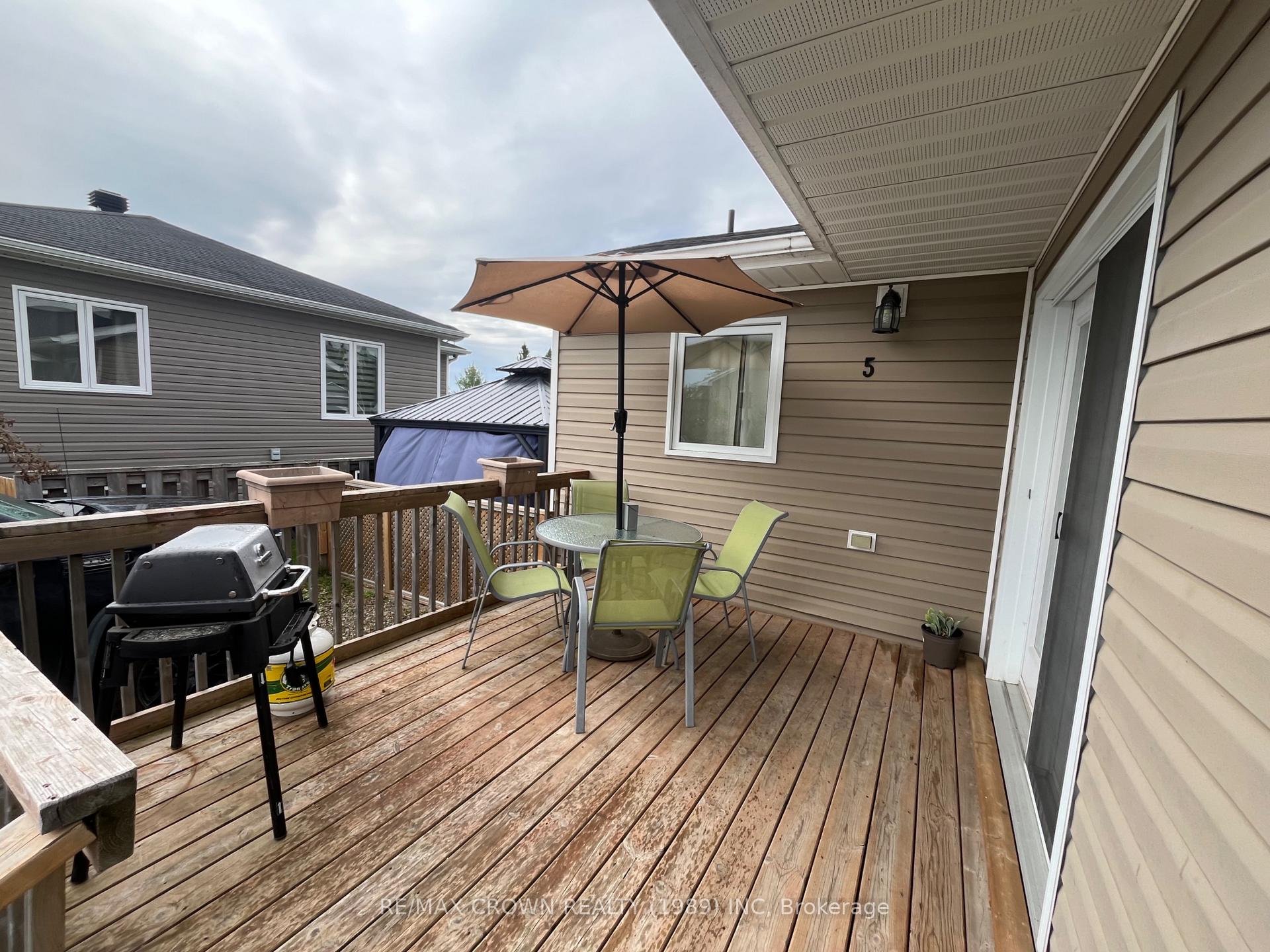 Photo 8 of 5 Glen Avenue, Cochrane — HOMEH
