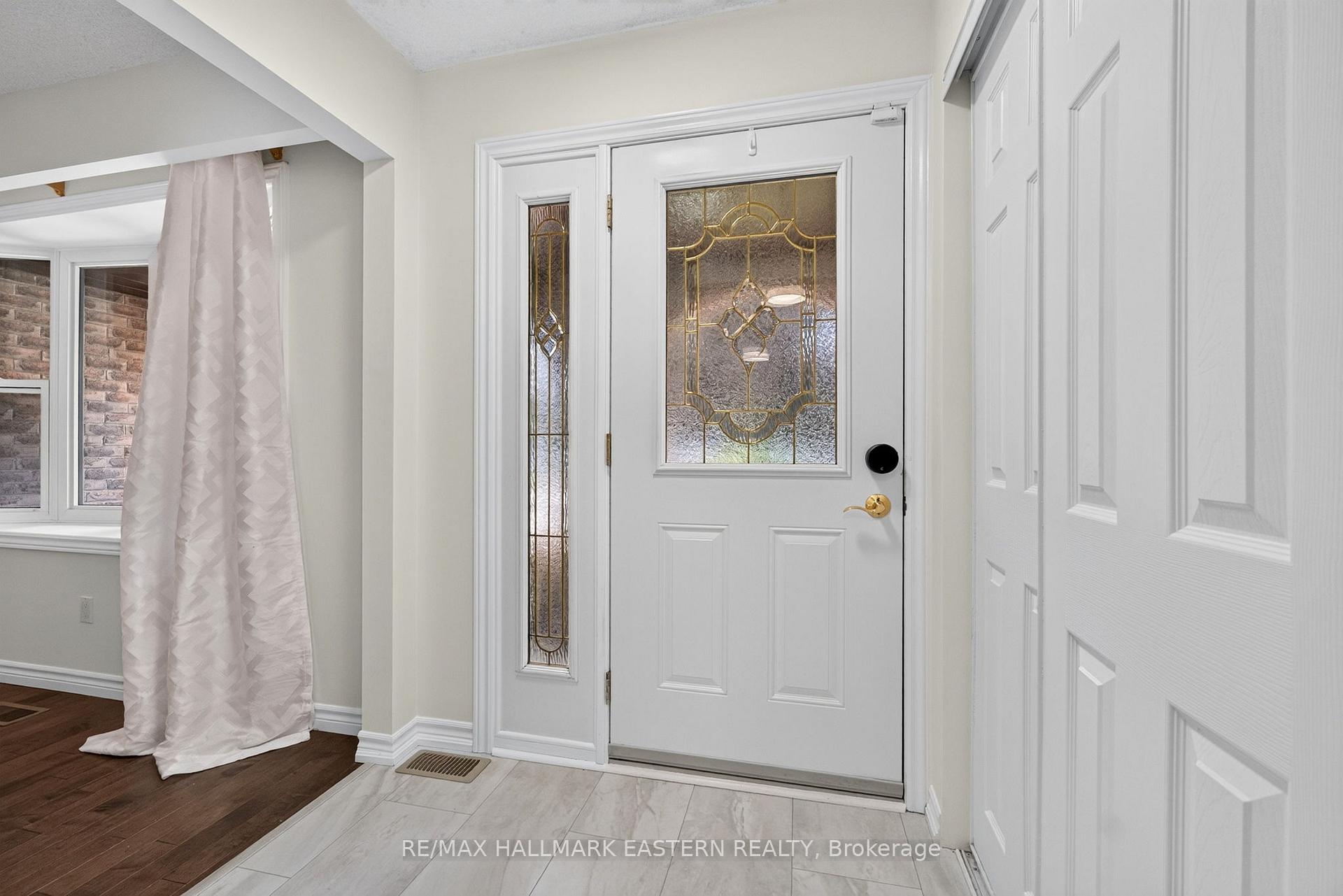 Photo 4 of 529 Seville Street, Oshawa, Vanier — HOMEH