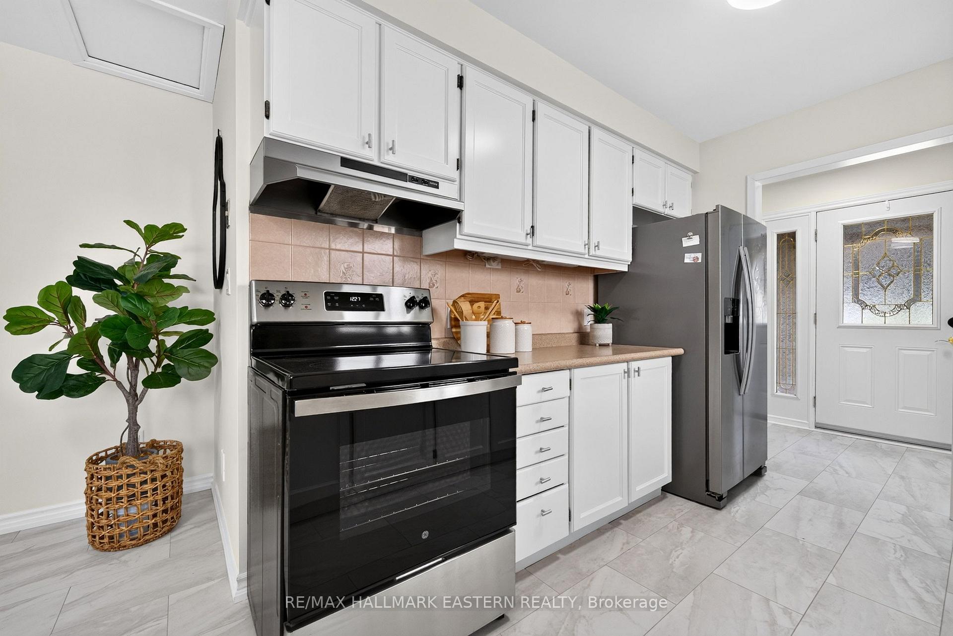 Photo 9 of 529 Seville Street, Oshawa, Vanier — HOMEH