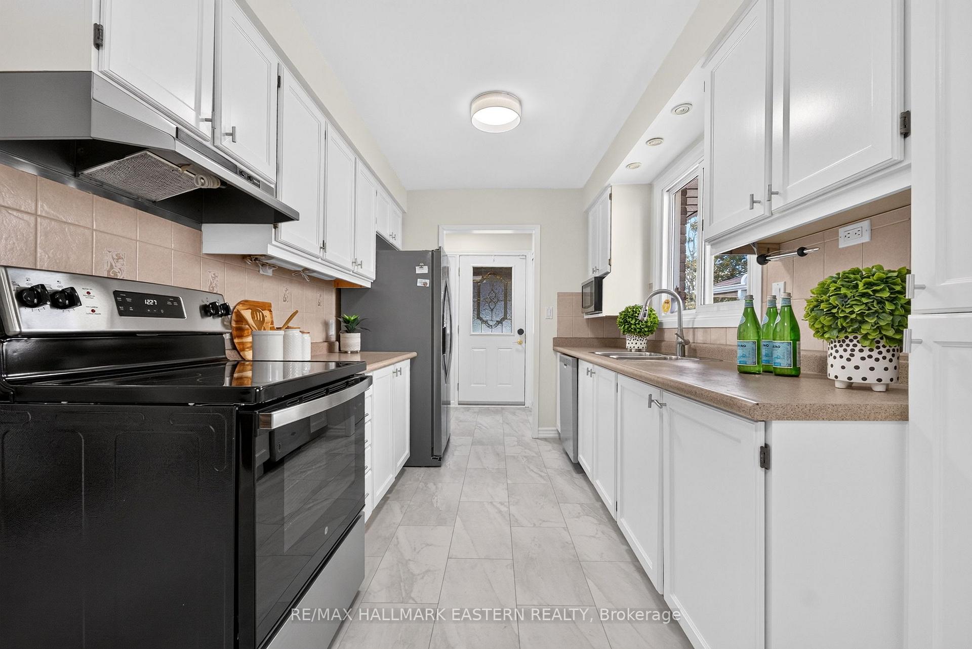 Photo 10 of 529 Seville Street, Oshawa, Vanier — HOMEH