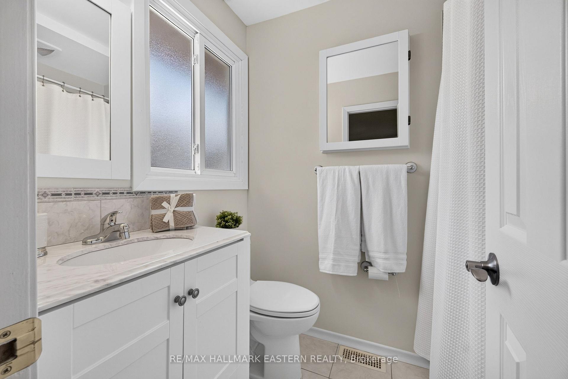 Photo 19 of 529 Seville Street, Oshawa, Vanier — HOMEH