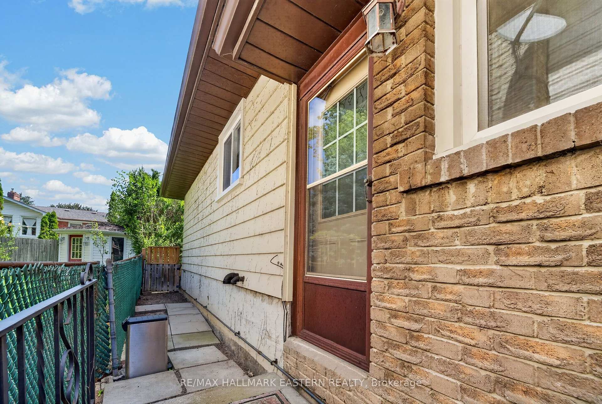 Photo 41 of 529 Seville Street, Oshawa, Vanier — HOMEH