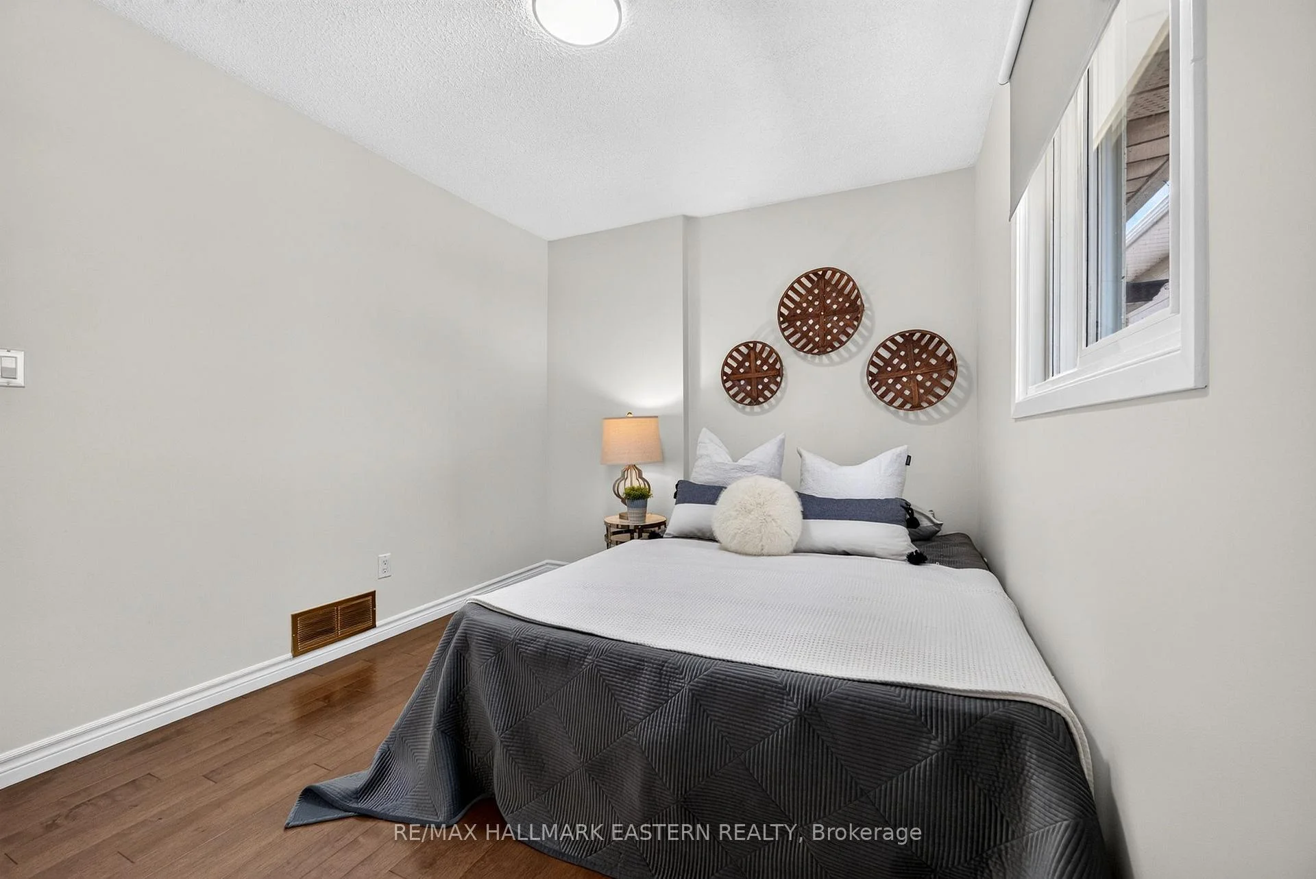 Photo 22 of 529 Seville Street, Oshawa, Vanier — HOMEH