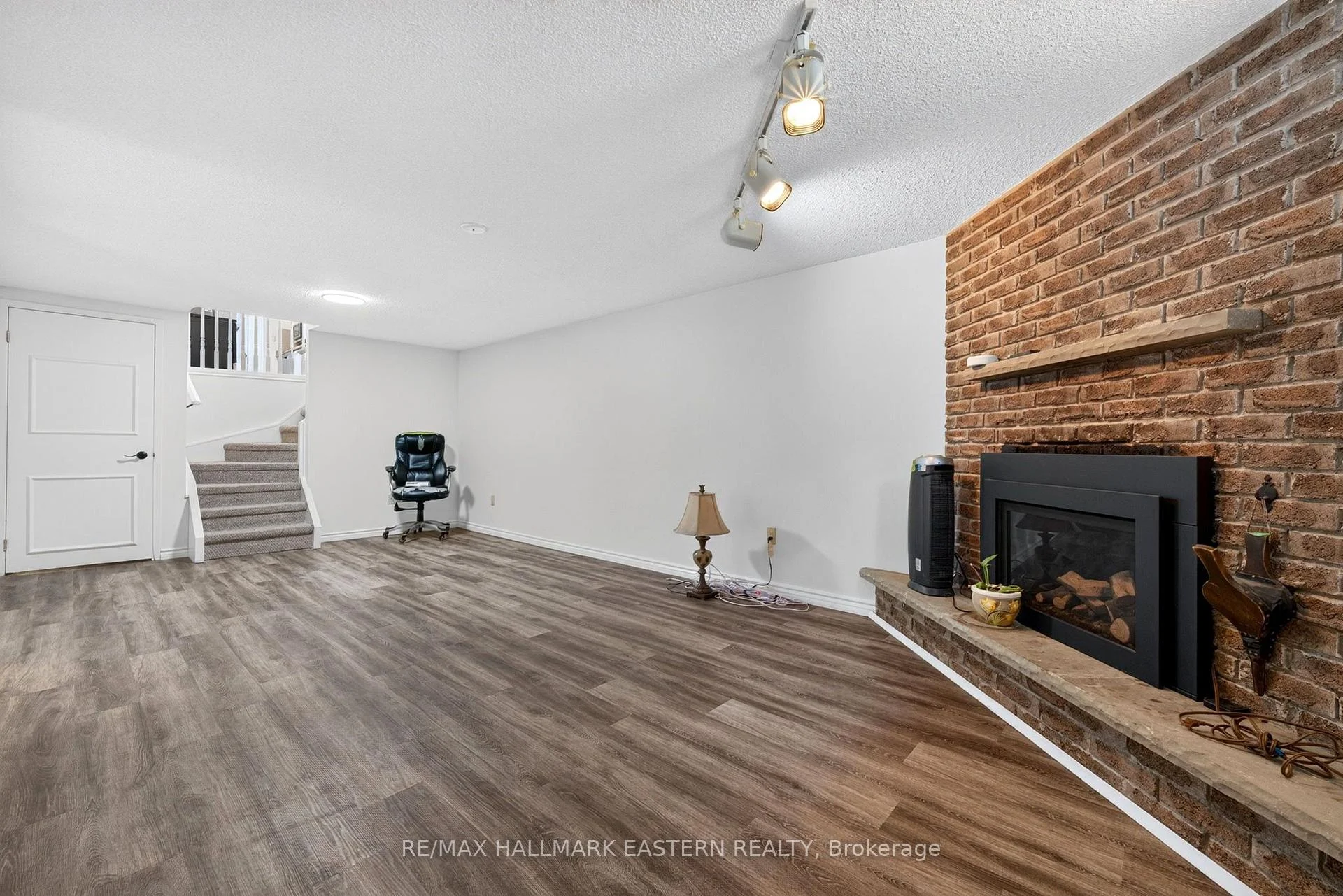 Photo 30 of 529 Seville Street, Oshawa, Vanier — HOMEH