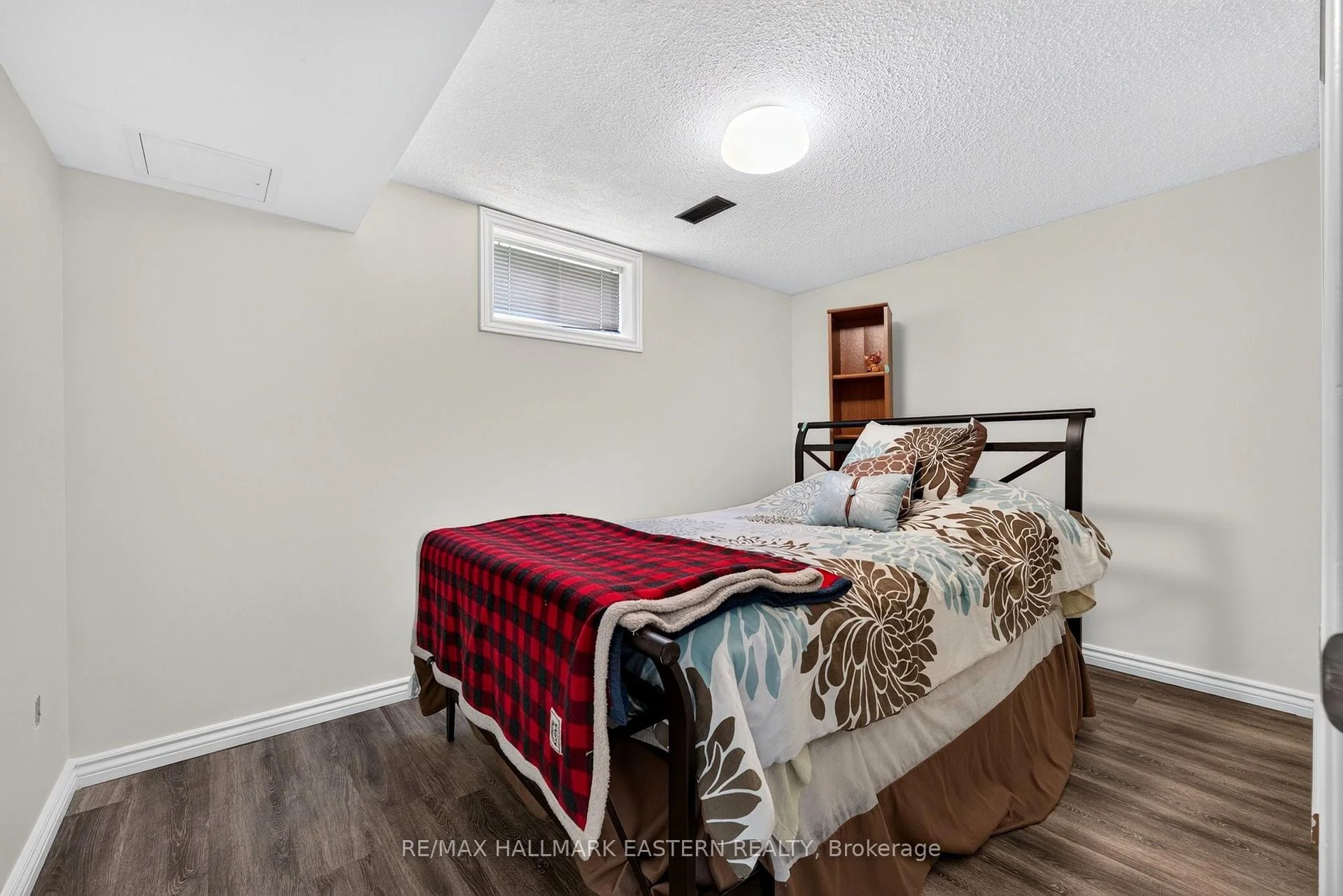 Photo 33 of 529 Seville Street, Oshawa, Vanier — HOMEH