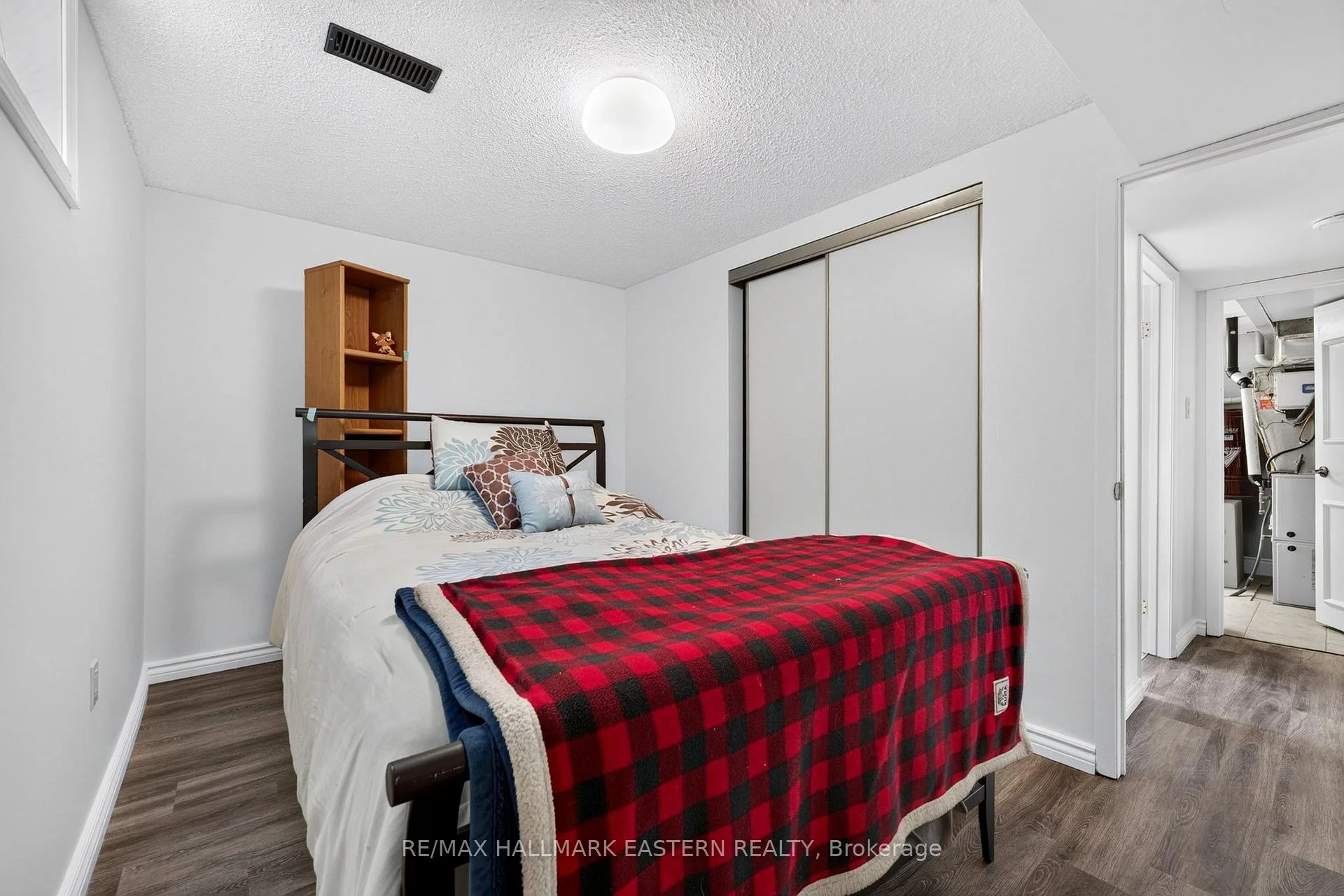 Photo 34 of 529 Seville Street, Oshawa, Vanier — HOMEH