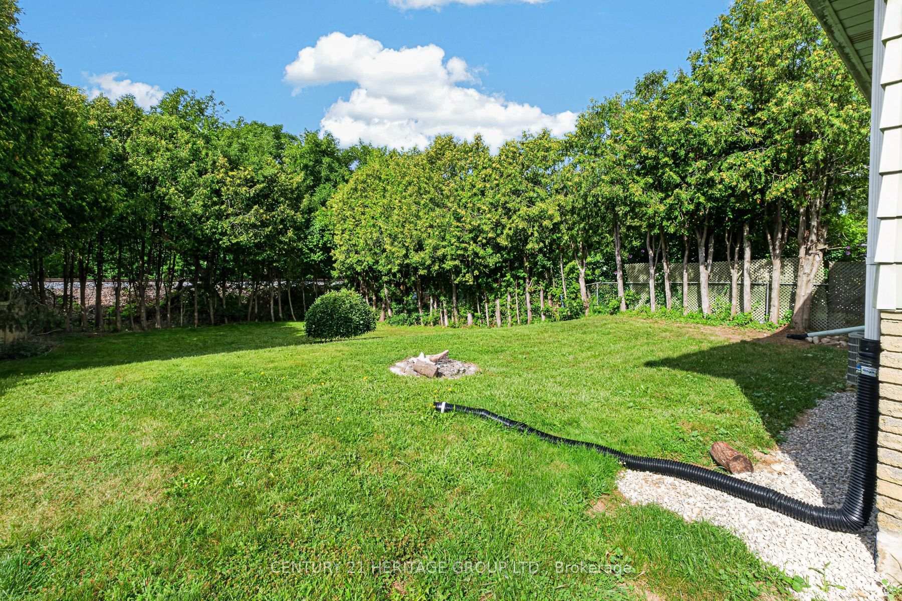 Photo 34 of 199 Paris Road, Brantford, Henderson-Sky Acres — HOMEH