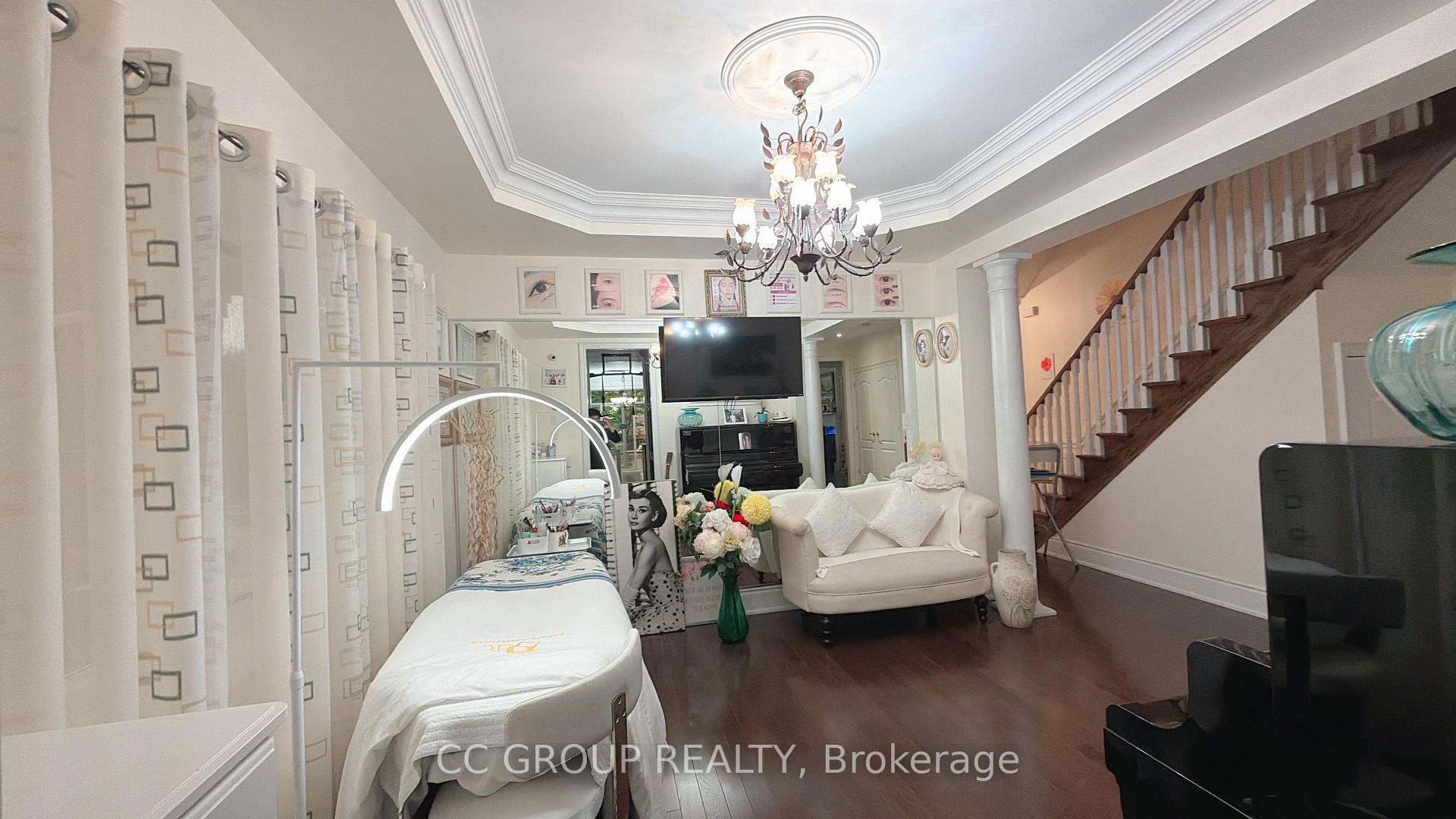 Photo 9 of 23 Yorkton Boulevard, Markham, Angus Glen — HOMEH
