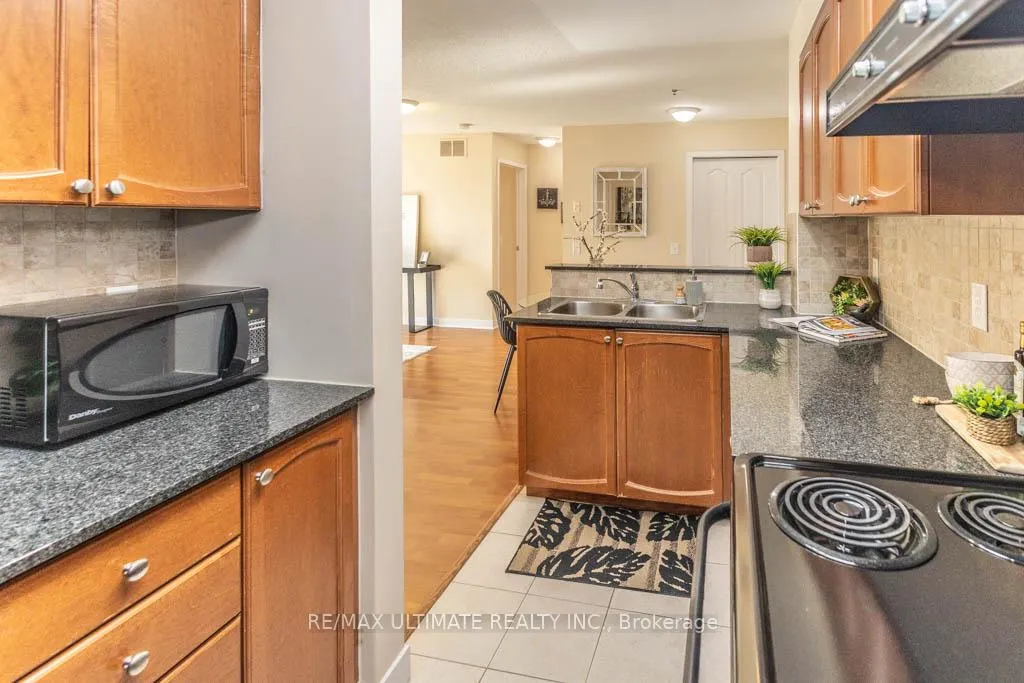 Photo 10 of Unit 3301, 4 Dayspring Circle, Brampton, Goreway Drive Corridor — HOMEH