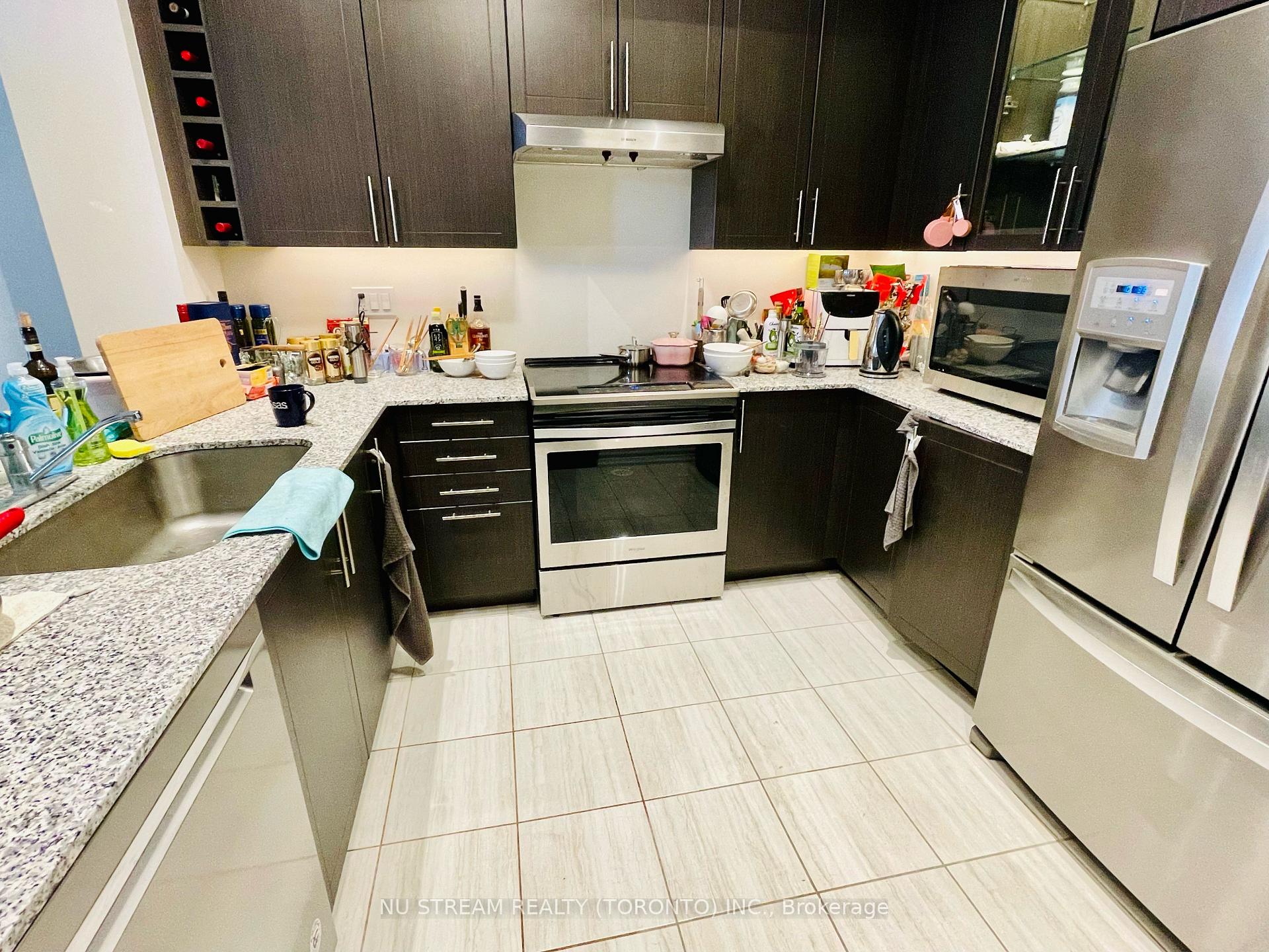 Photo 3 of Unit 18, 181 Parktree Drive, Vaughan, Maple — HOMEH
