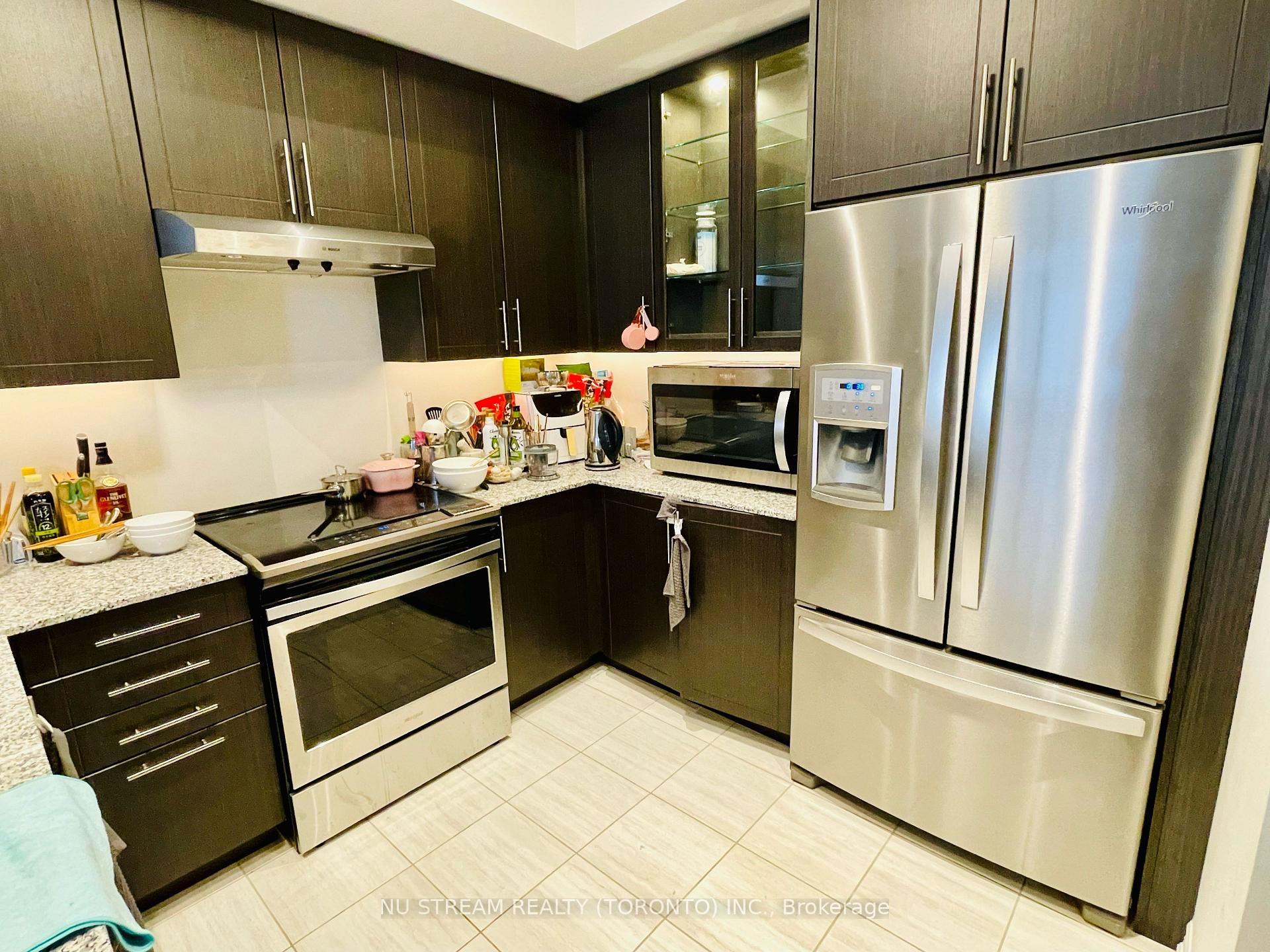 Photo 4 of Unit 18, 181 Parktree Drive, Vaughan, Maple — HOMEH