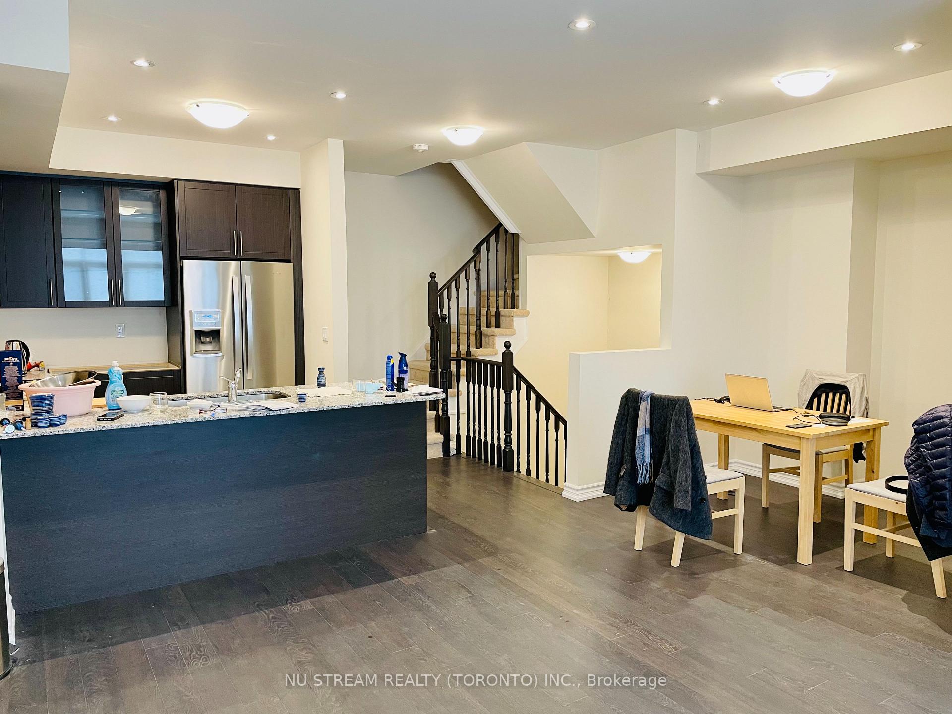 Photo 5 of Unit 18, 181 Parktree Drive, Vaughan, Maple — HOMEH