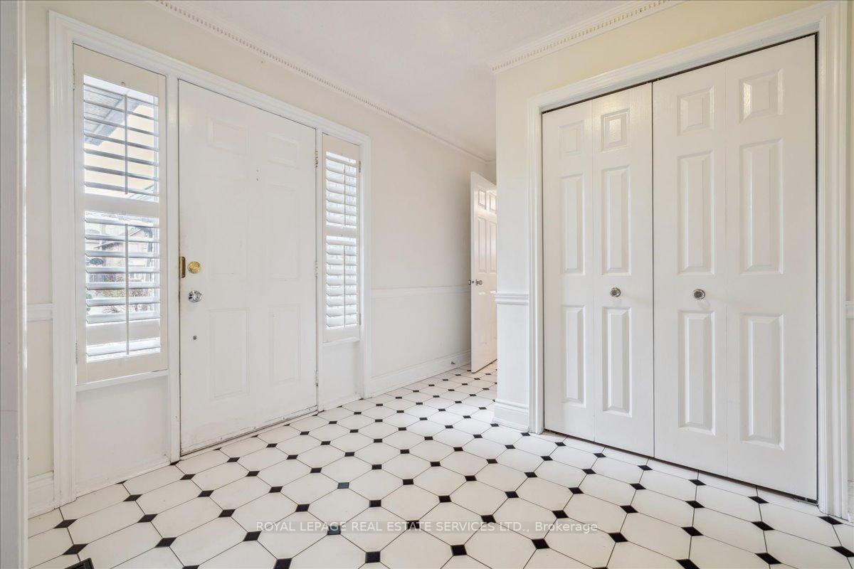 Photo 3 of 172 River Oaks Boulevard E, Oakville, River Oaks — HOMEH