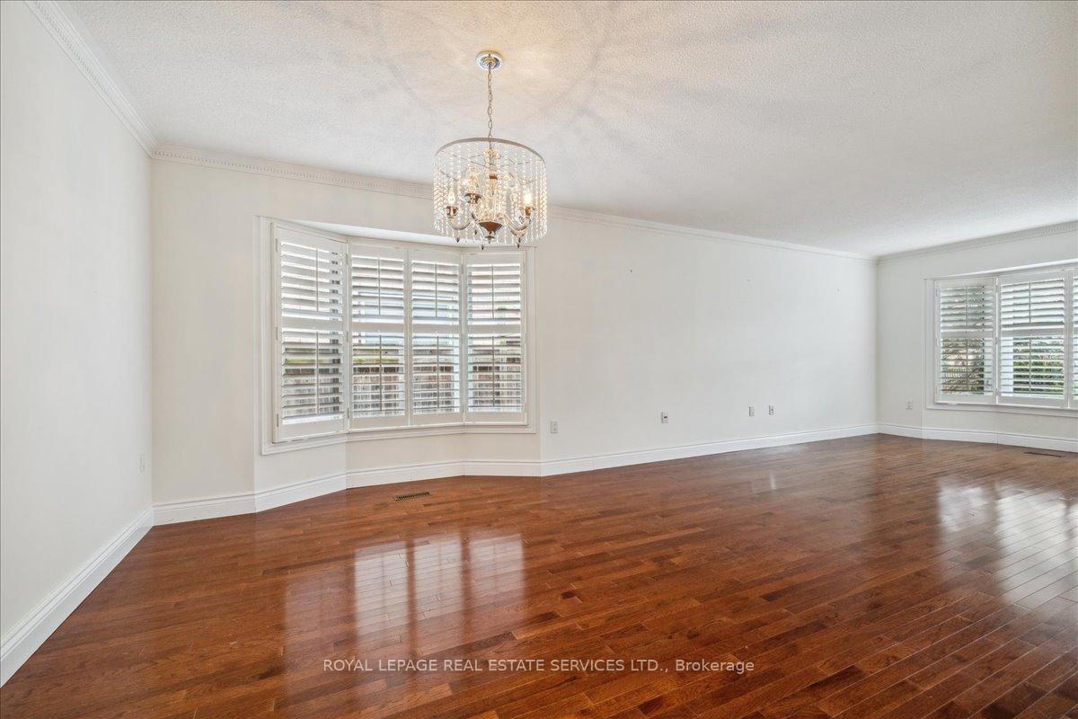 Photo 7 of 172 River Oaks Boulevard E, Oakville, River Oaks — HOMEH