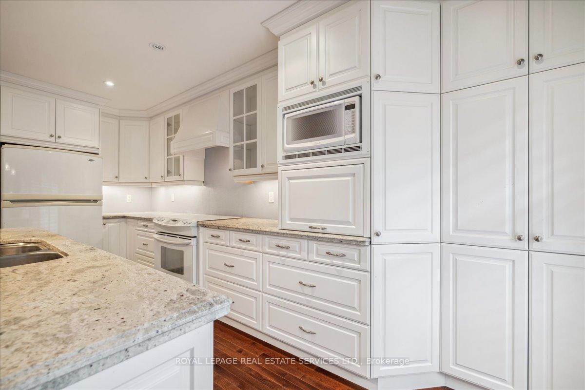 Photo 12 of 172 River Oaks Boulevard E, Oakville, River Oaks — HOMEH