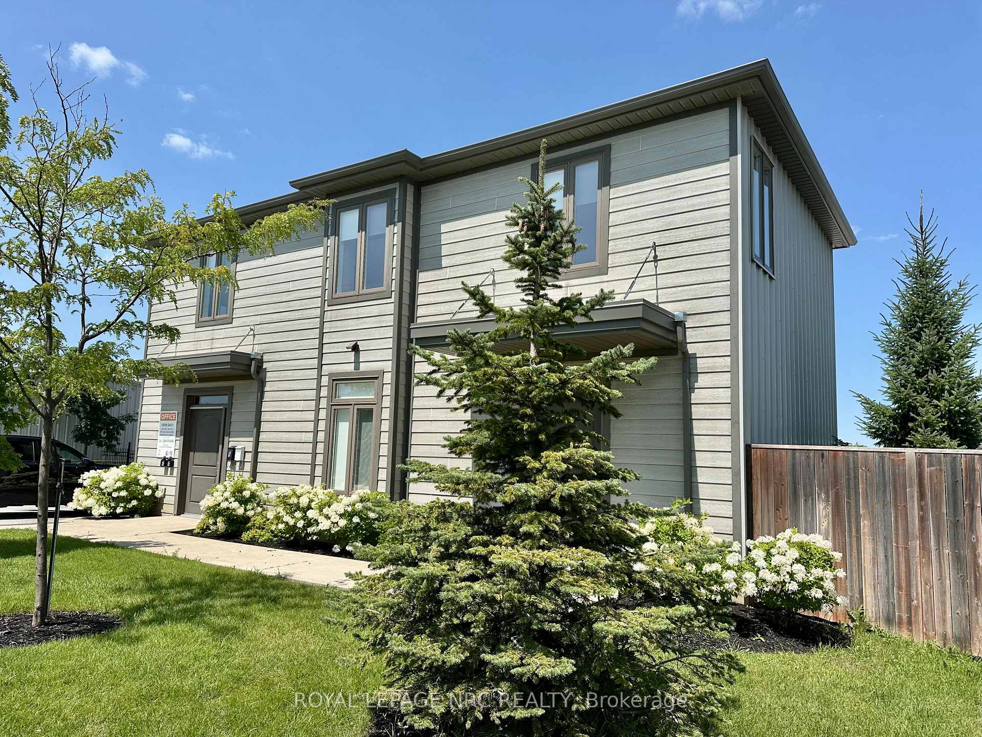Photo 2 of Unit UPPER, 1 Abbot Street, St. Catharines, Oakdale — HOMEH