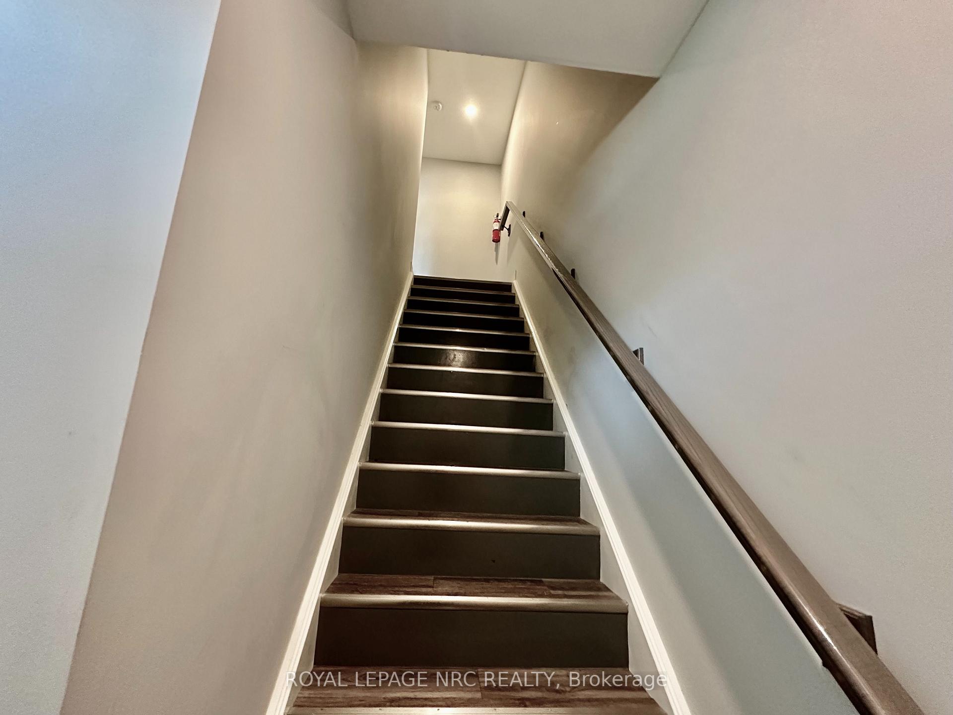 Photo 3 of Unit UPPER, 1 Abbot Street, St. Catharines, Oakdale — HOMEH