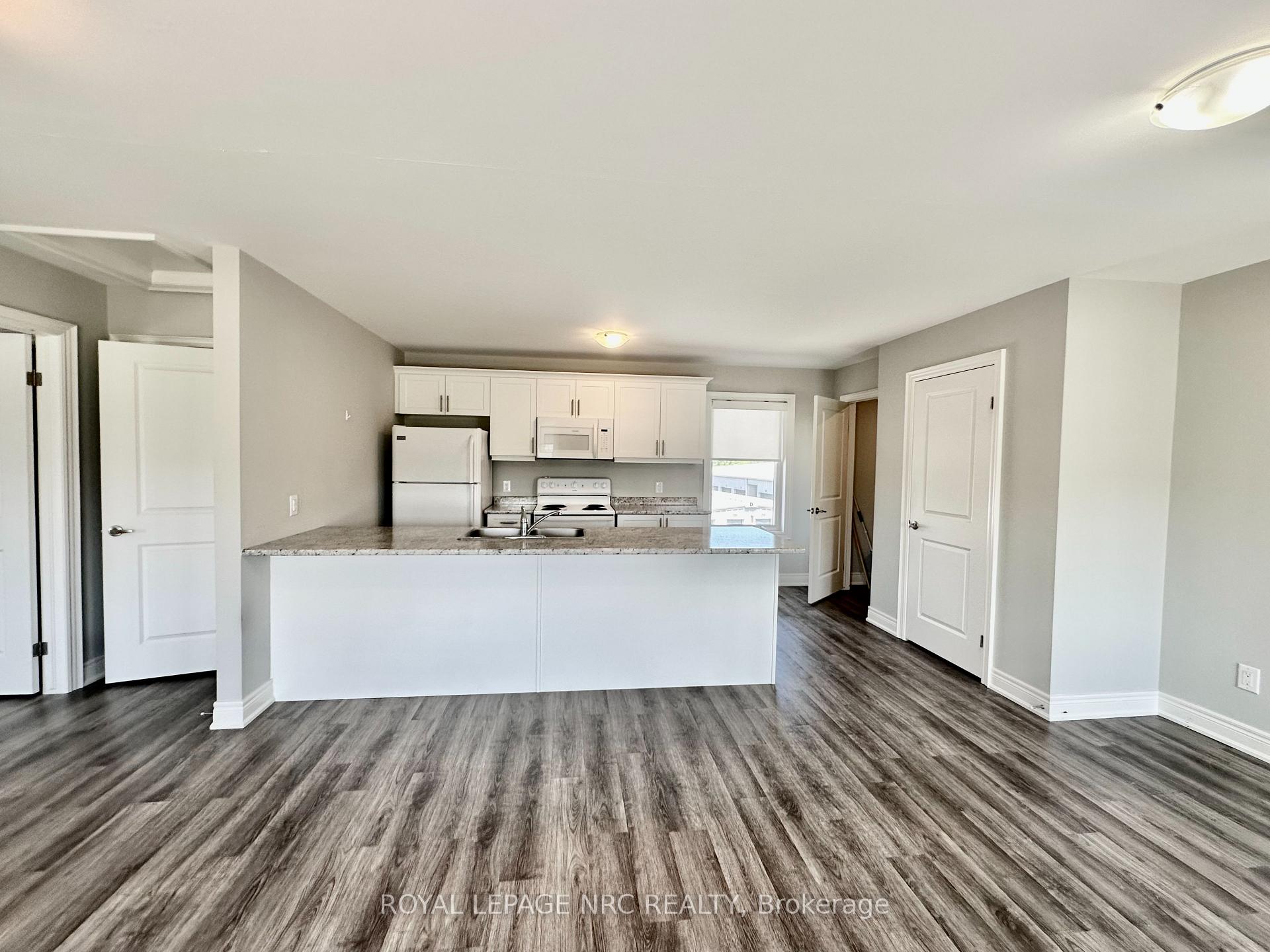 Photo 4 of Unit UPPER, 1 Abbot Street, St. Catharines, Oakdale — HOMEH