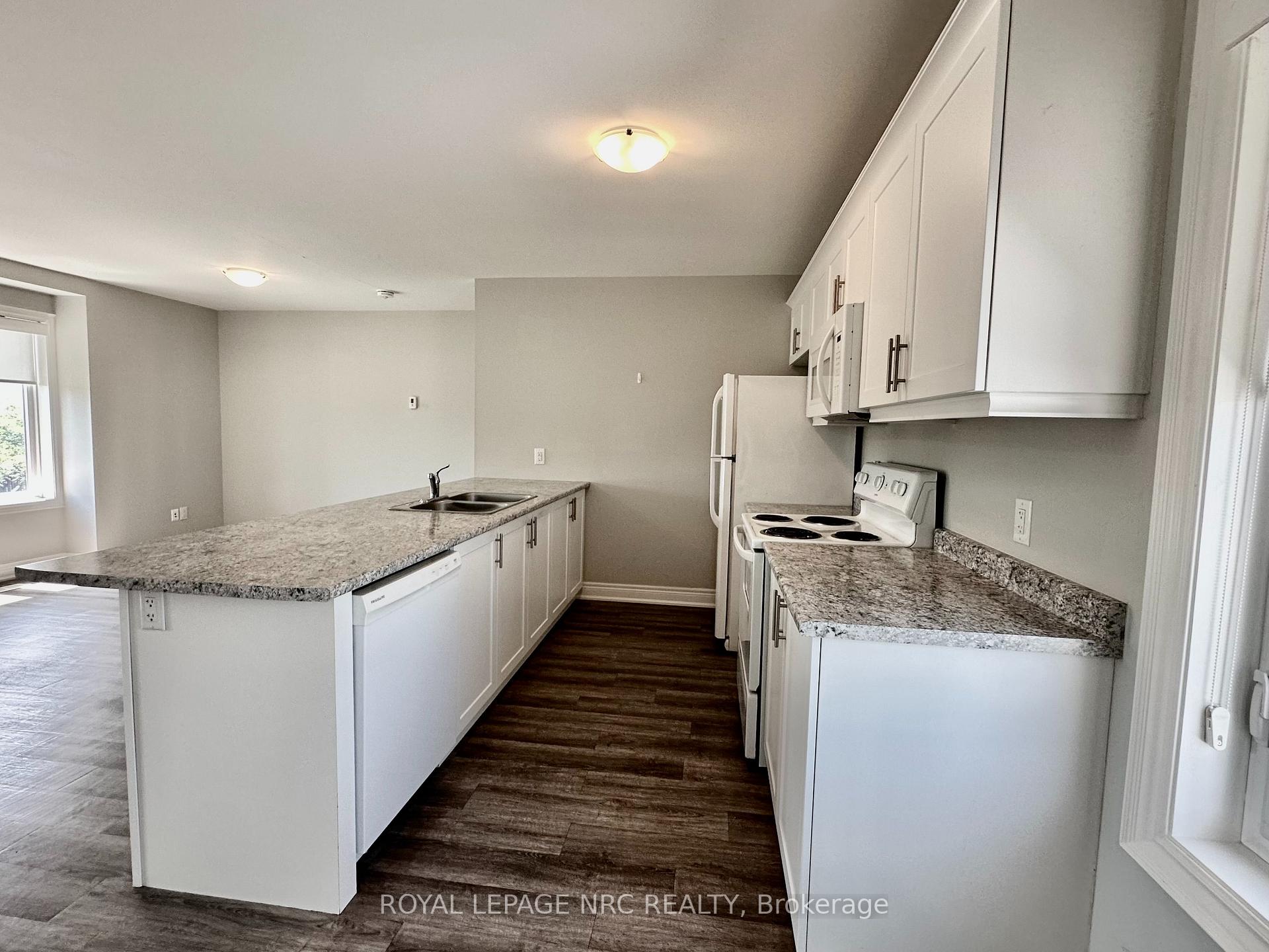 Photo 6 of Unit UPPER, 1 Abbot Street, St. Catharines, Oakdale — HOMEH