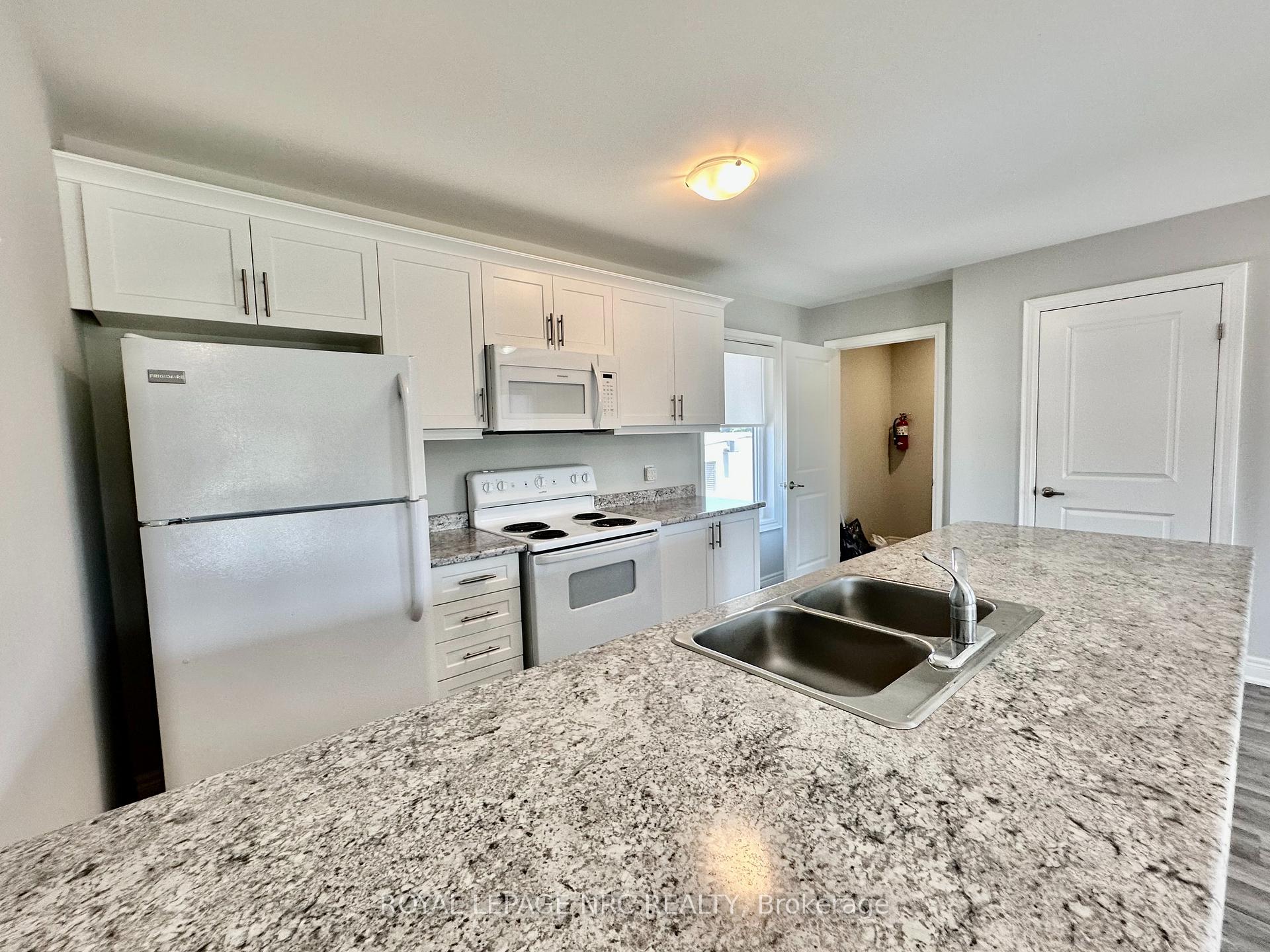 Photo 7 of Unit UPPER, 1 Abbot Street, St. Catharines, Oakdale — HOMEH
